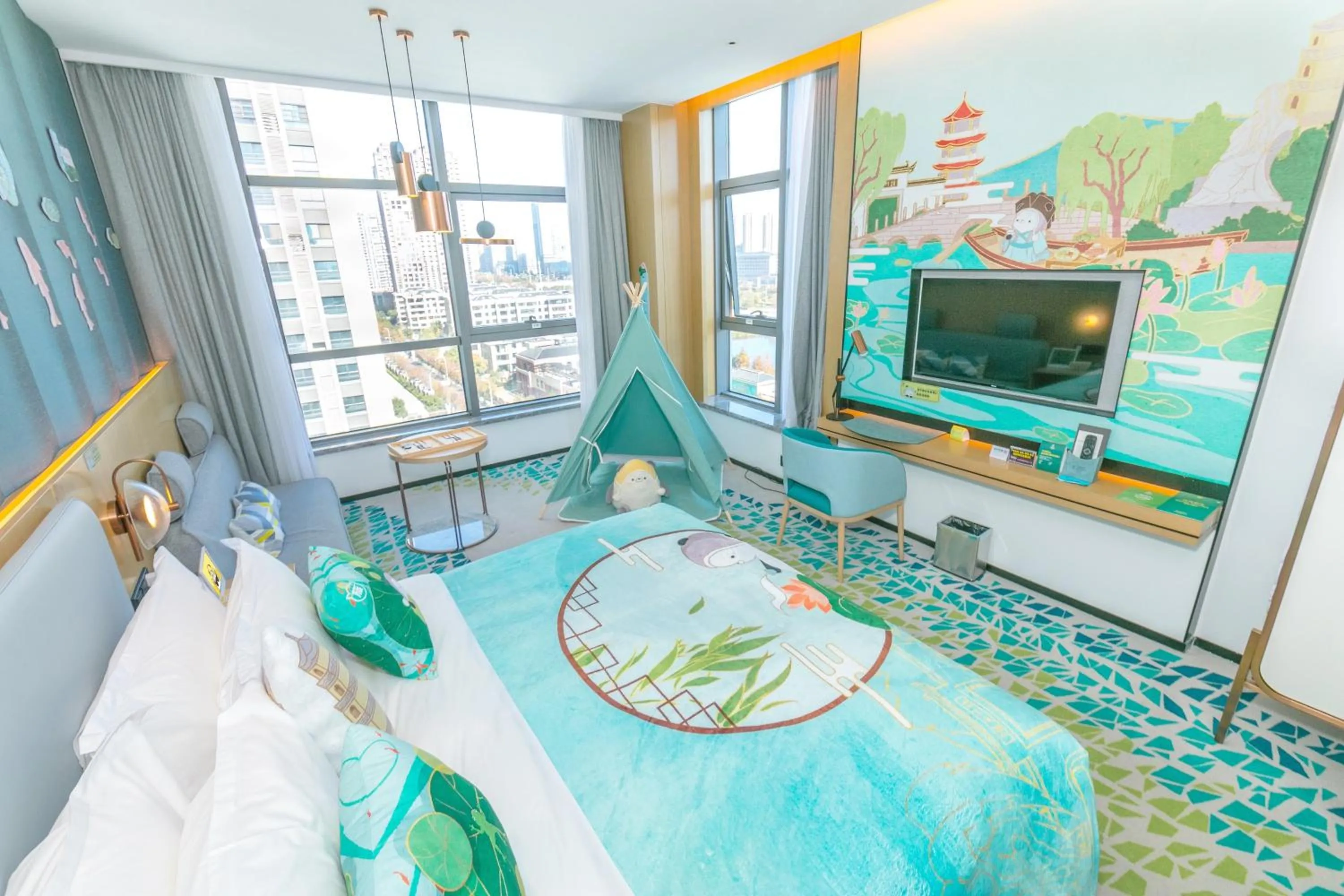 Photo of the whole room, Bed in Holiday Inn Fuyang by IHG