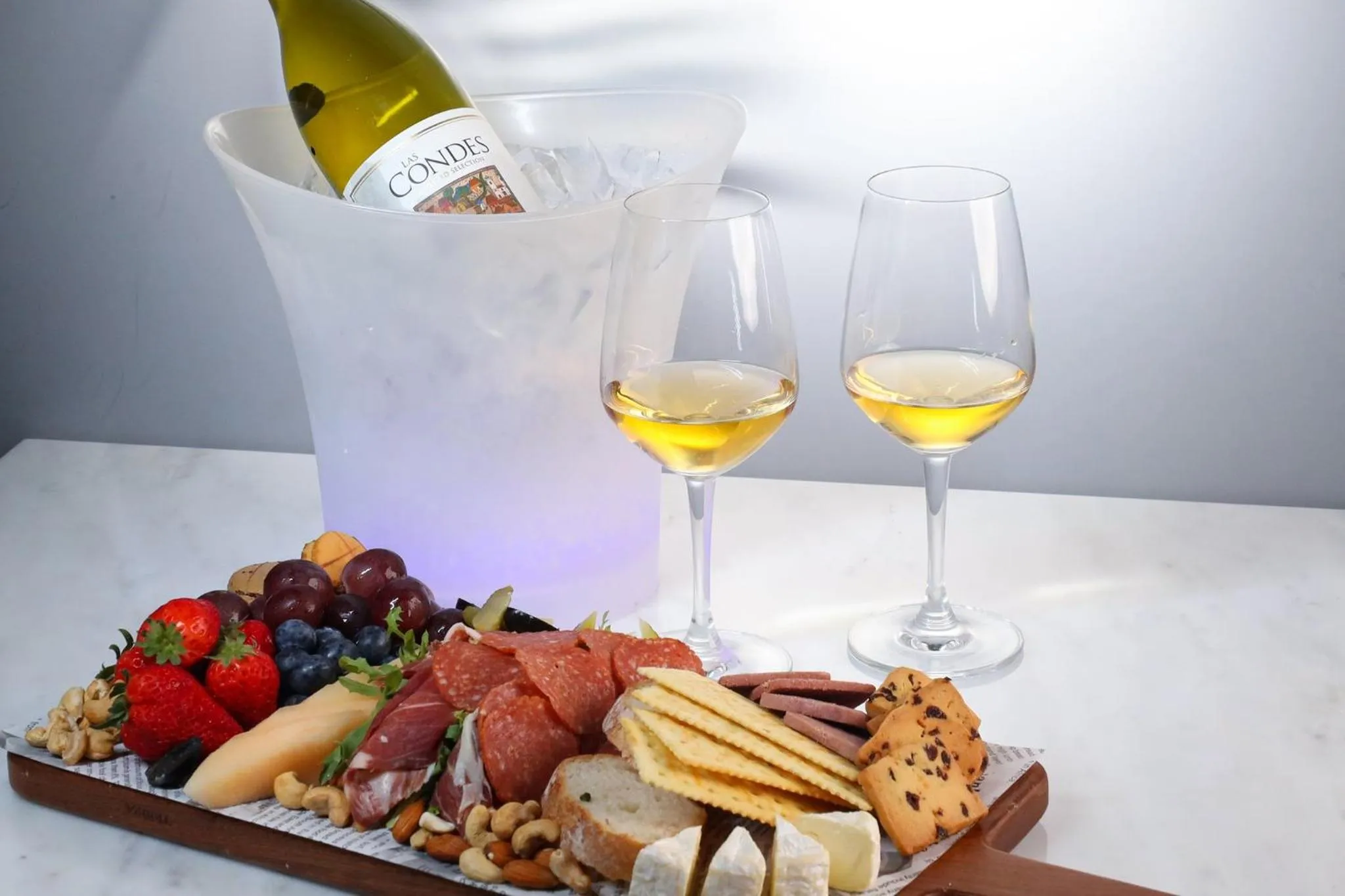 Lounge or bar in Holiday Inn Fuyang by IHG