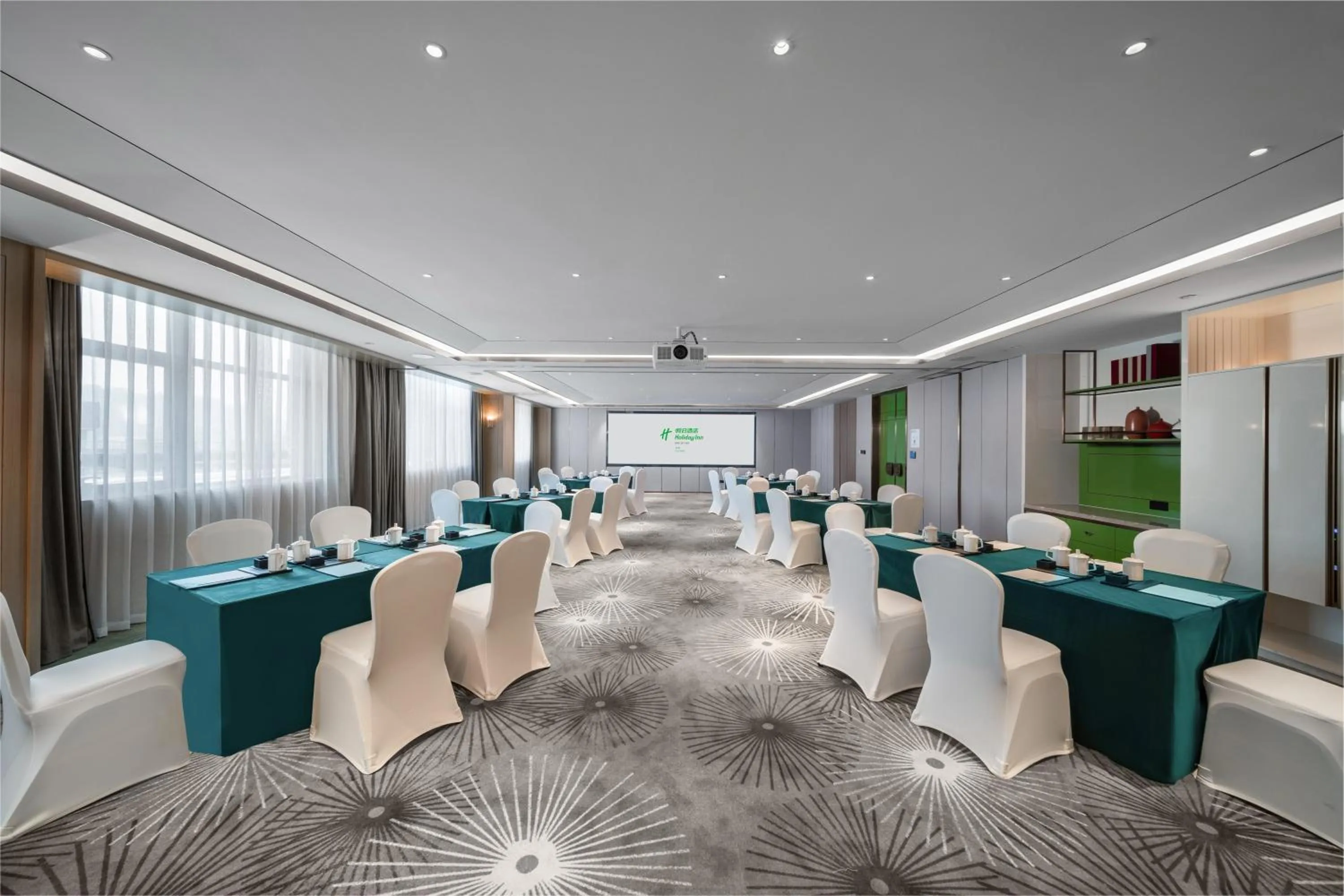 Meeting/conference room in Holiday Inn Fuyang by IHG