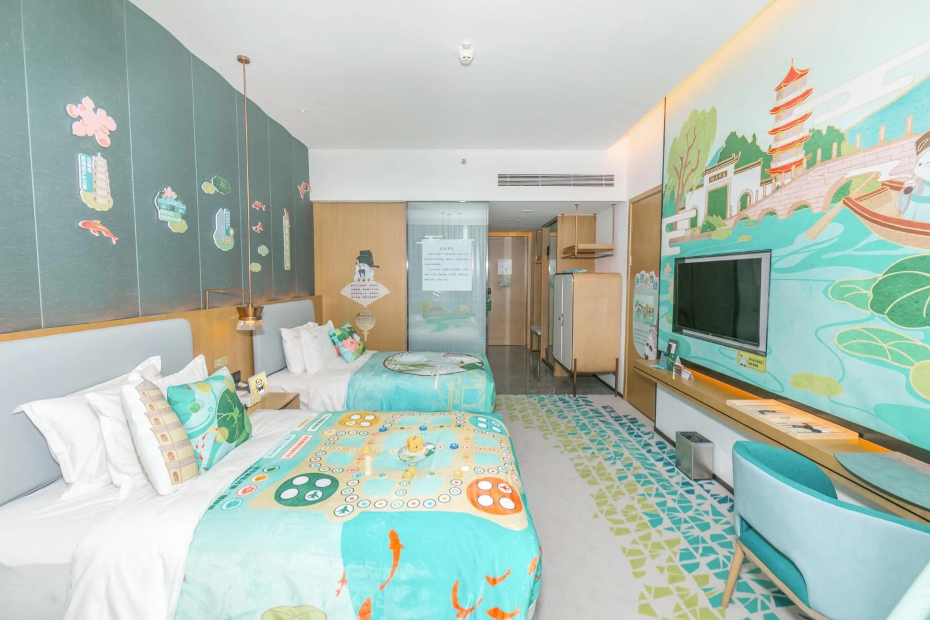 Photo of the whole room, Bed in Holiday Inn Fuyang by IHG