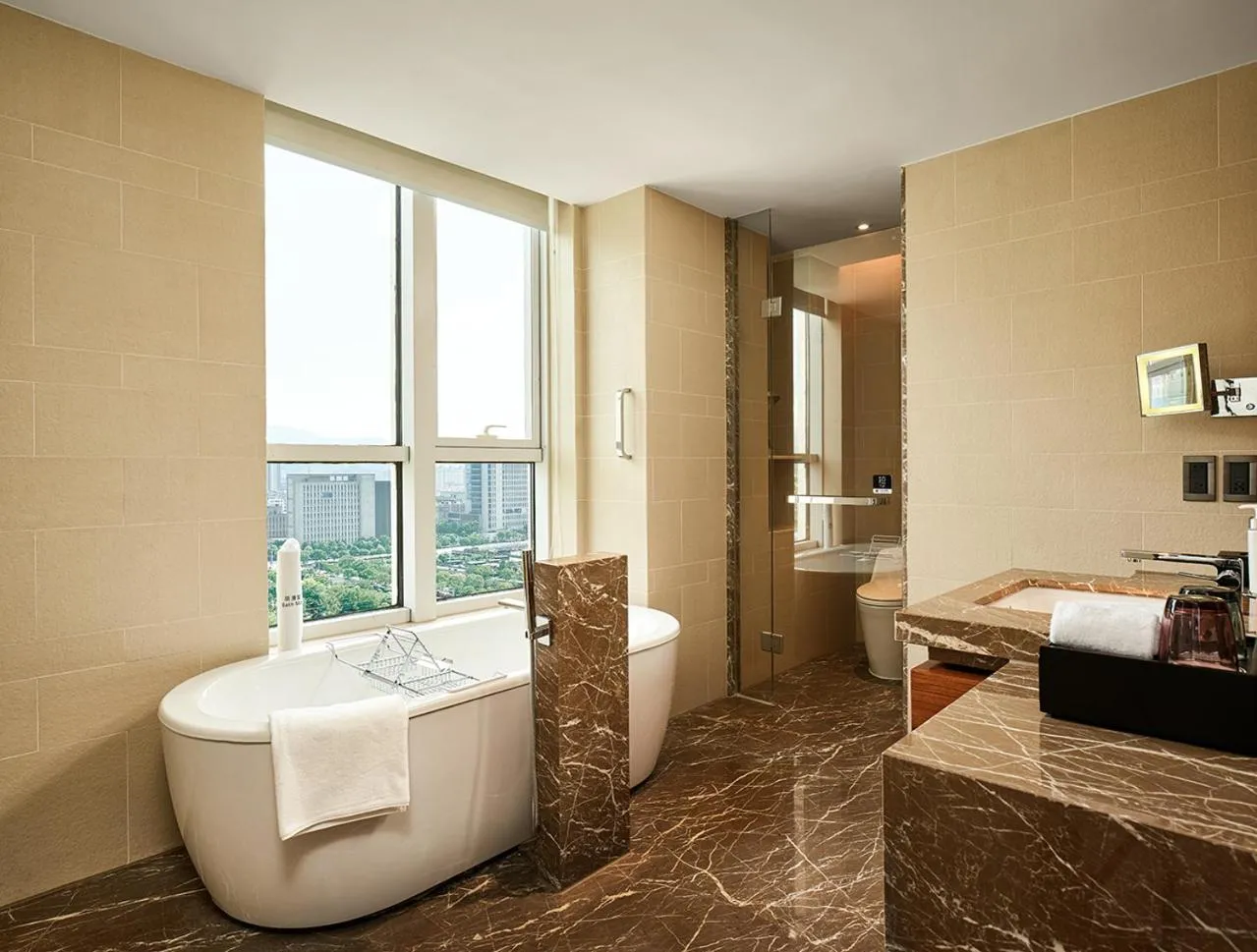 Toilet in HUALUXE Ningbo Harbor City