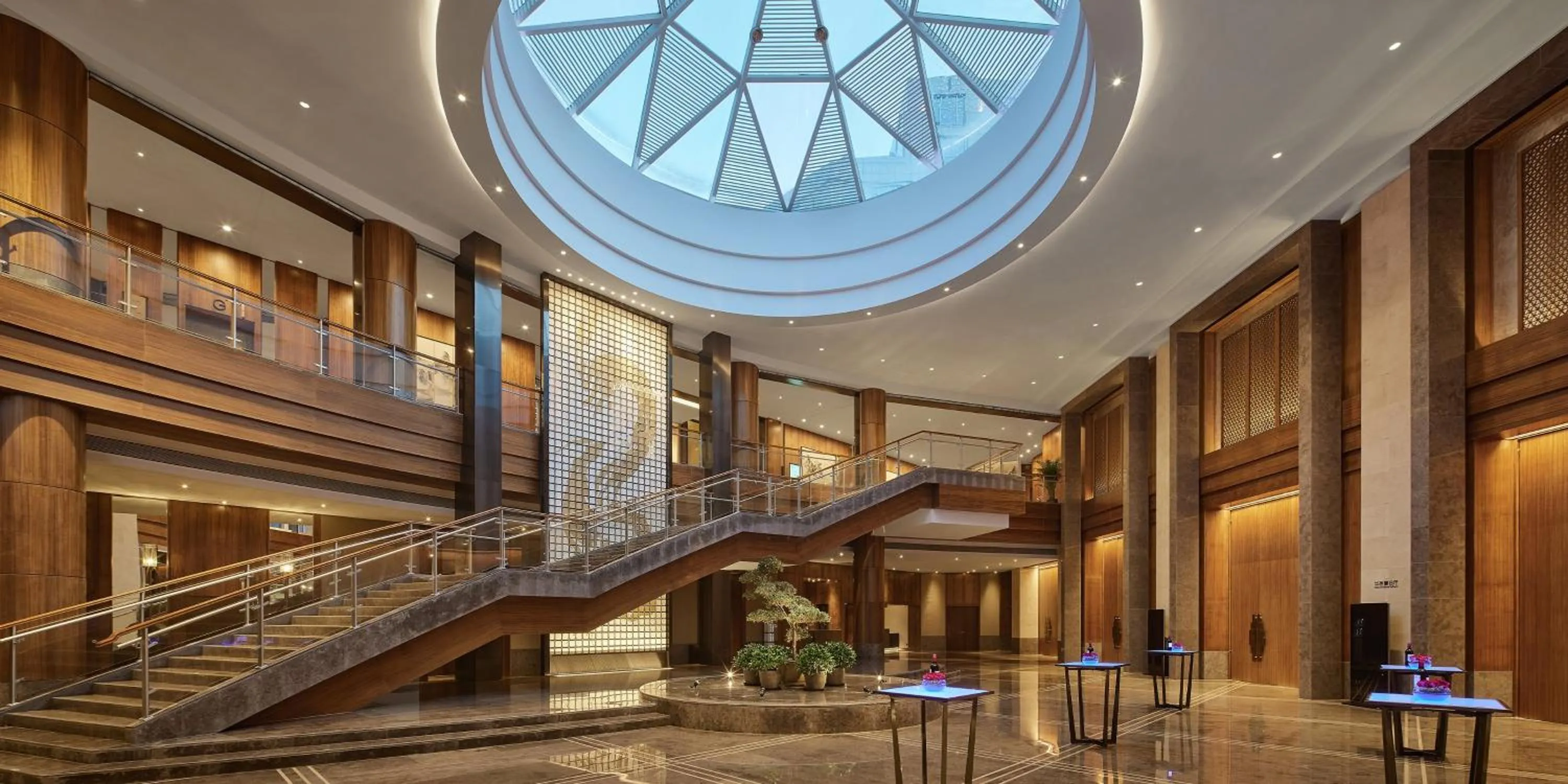 Meeting/conference room in HUALUXE Ningbo Harbor City