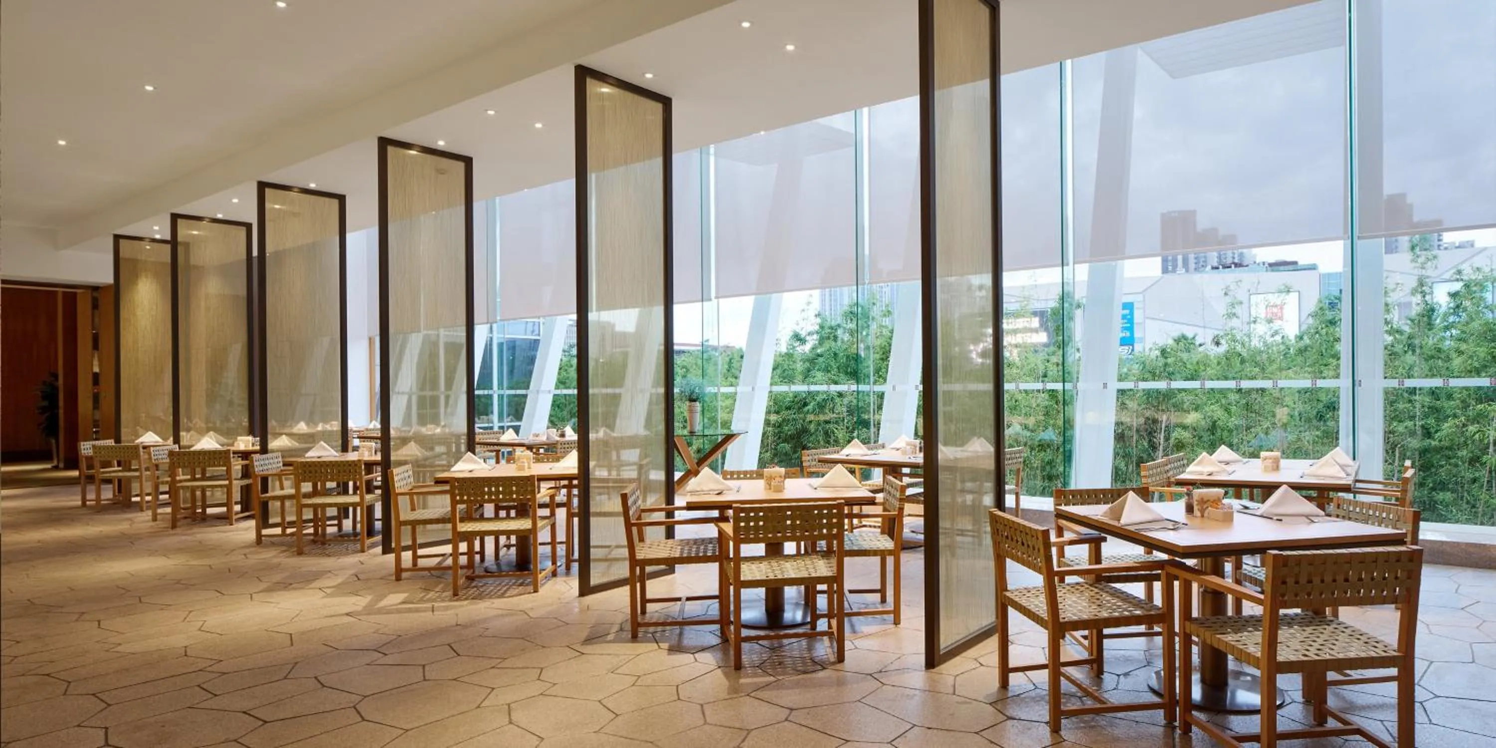 Restaurant/places to eat in HUALUXE Ningbo Harbor City