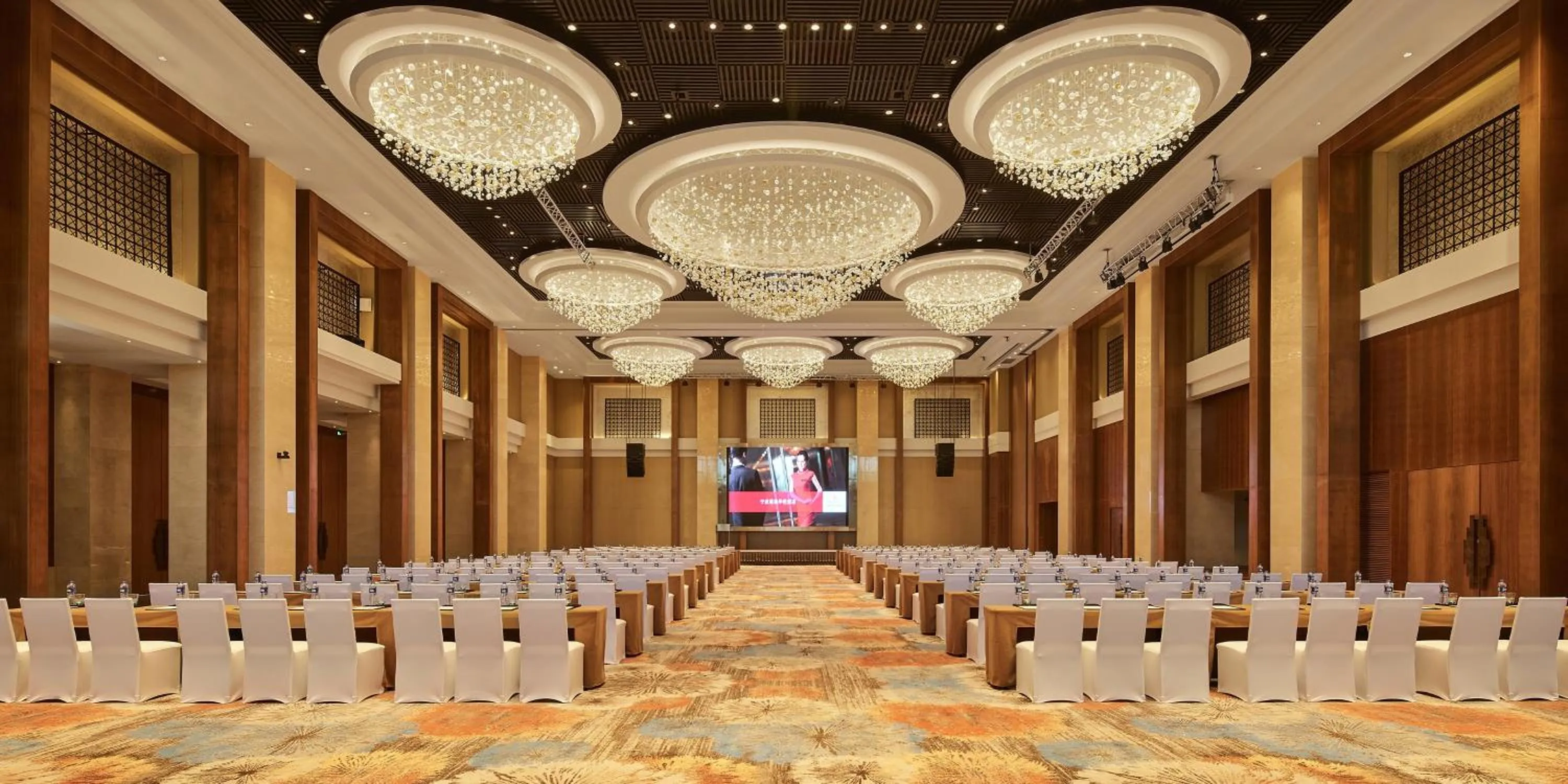 Meeting/conference room in HUALUXE Ningbo Harbor City