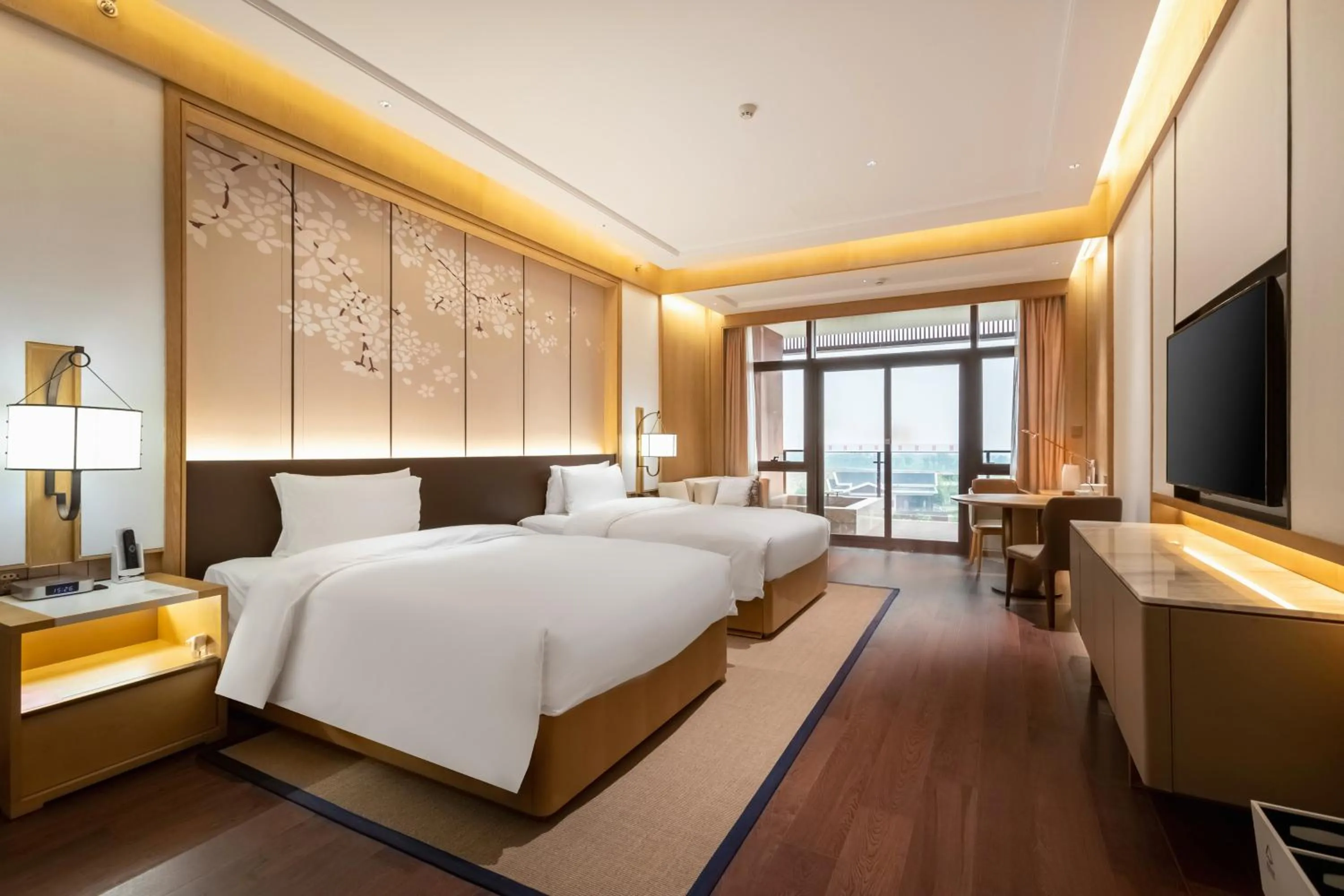 Bed in HUALUXE Suzhou Bay Hot Spring Resort