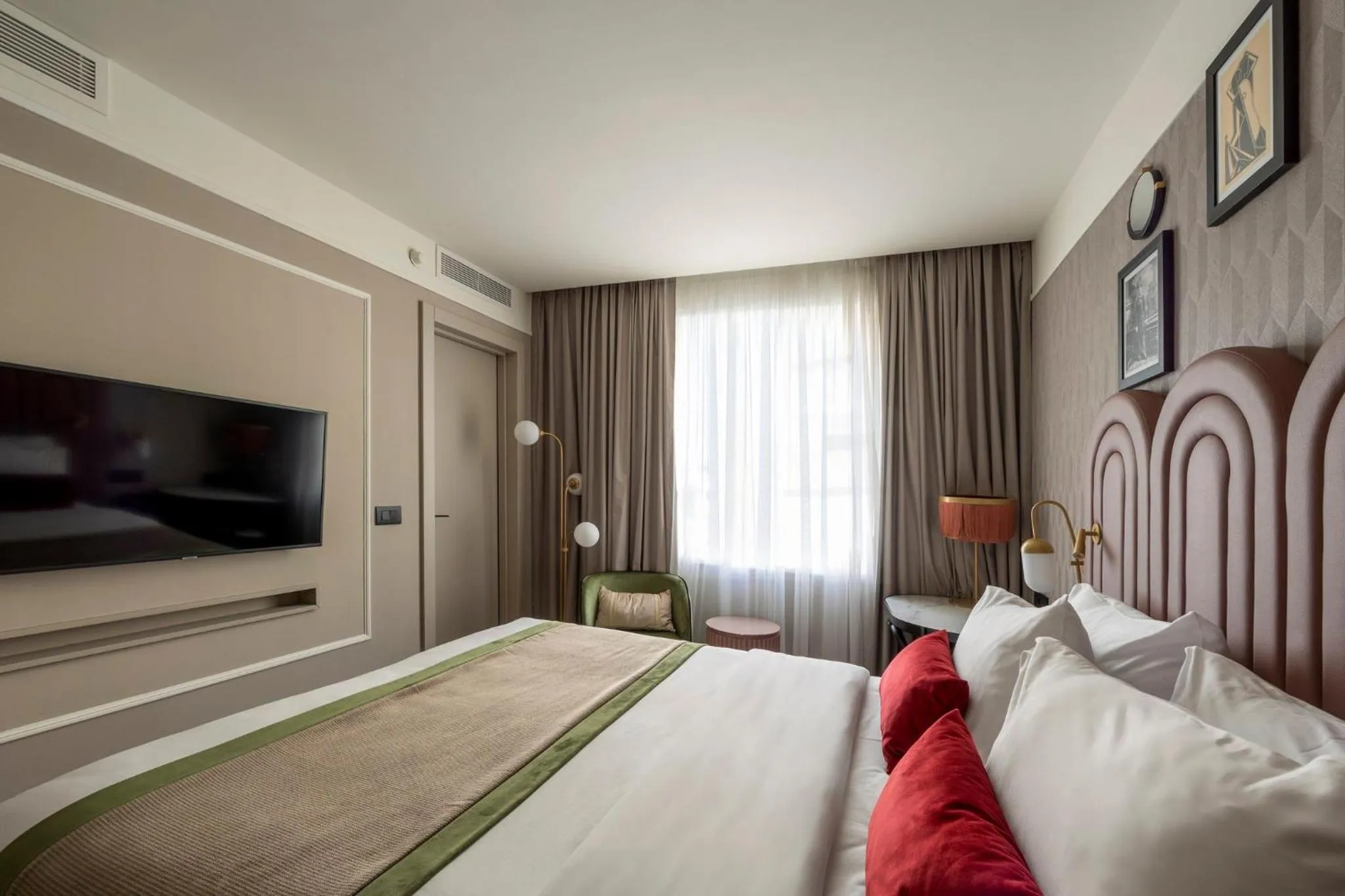 Photo of the whole room, Bed in Hotel Indigo Belgrade by IHG