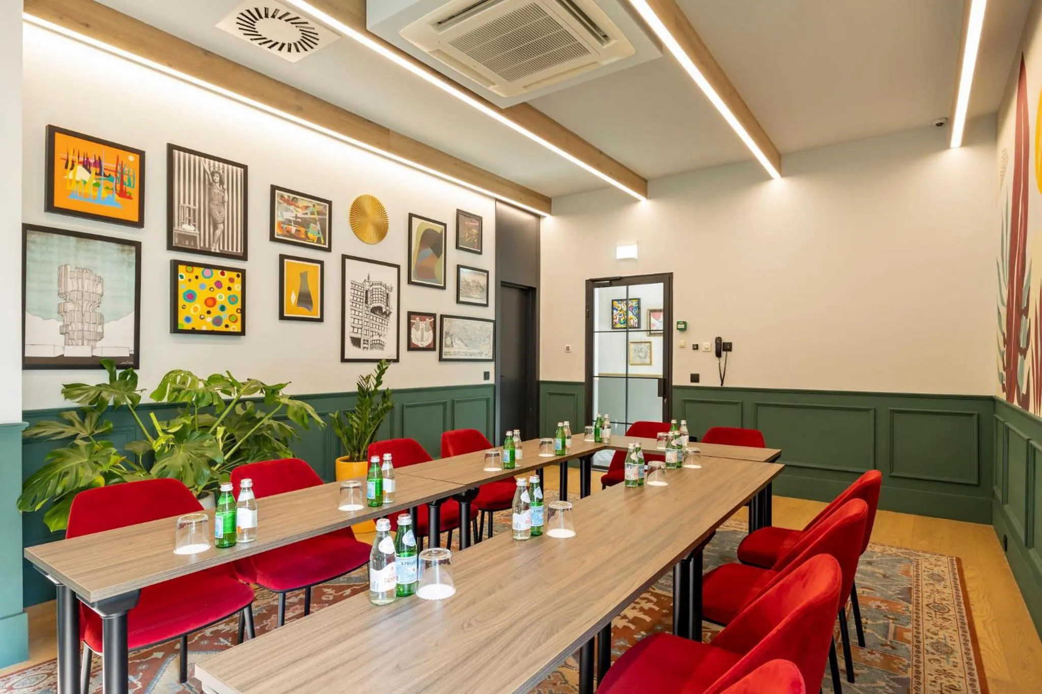 Meeting/conference room in Hotel Indigo Belgrade by IHG