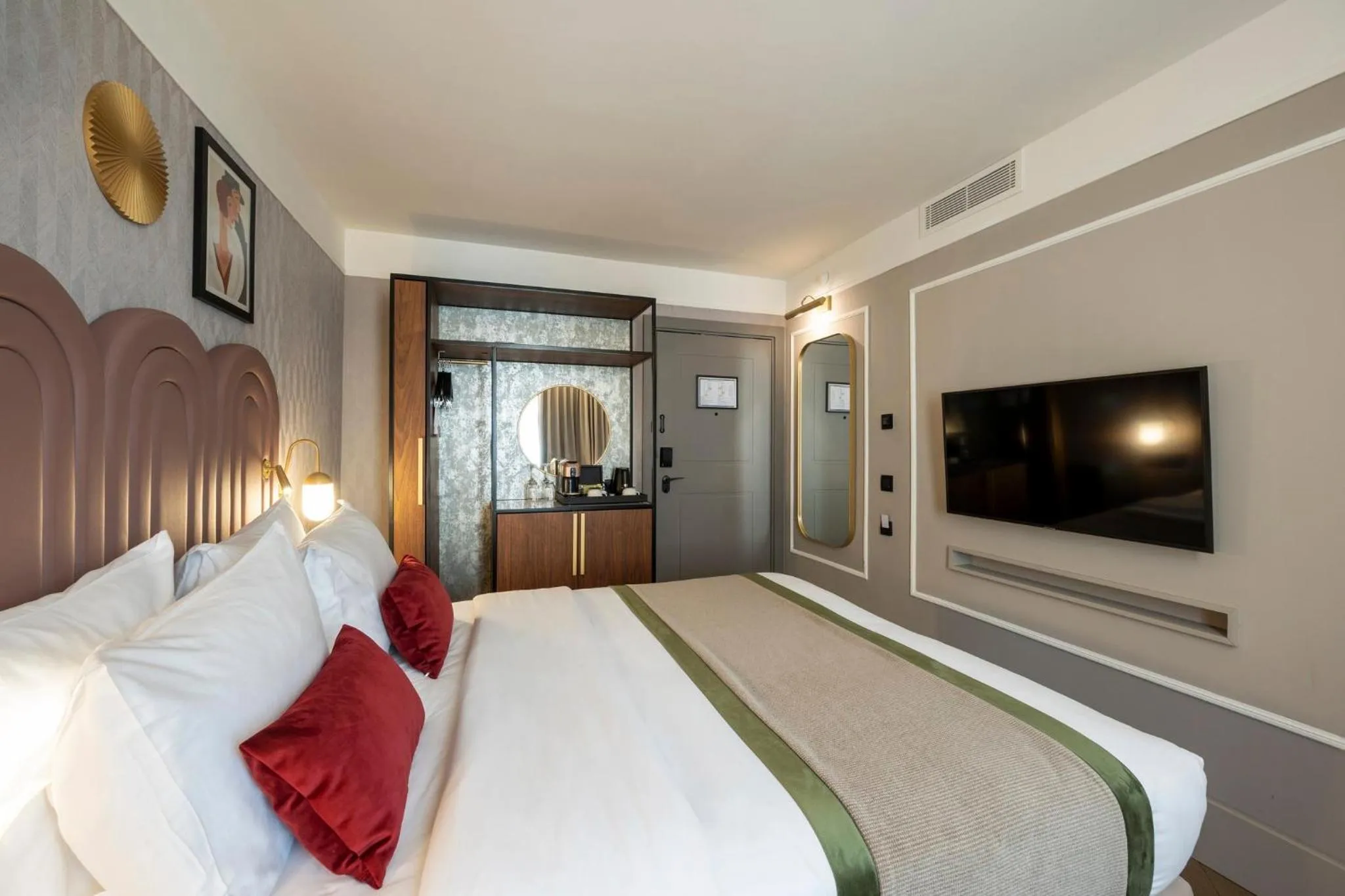 Photo of the whole room, Bed in Hotel Indigo Belgrade by IHG