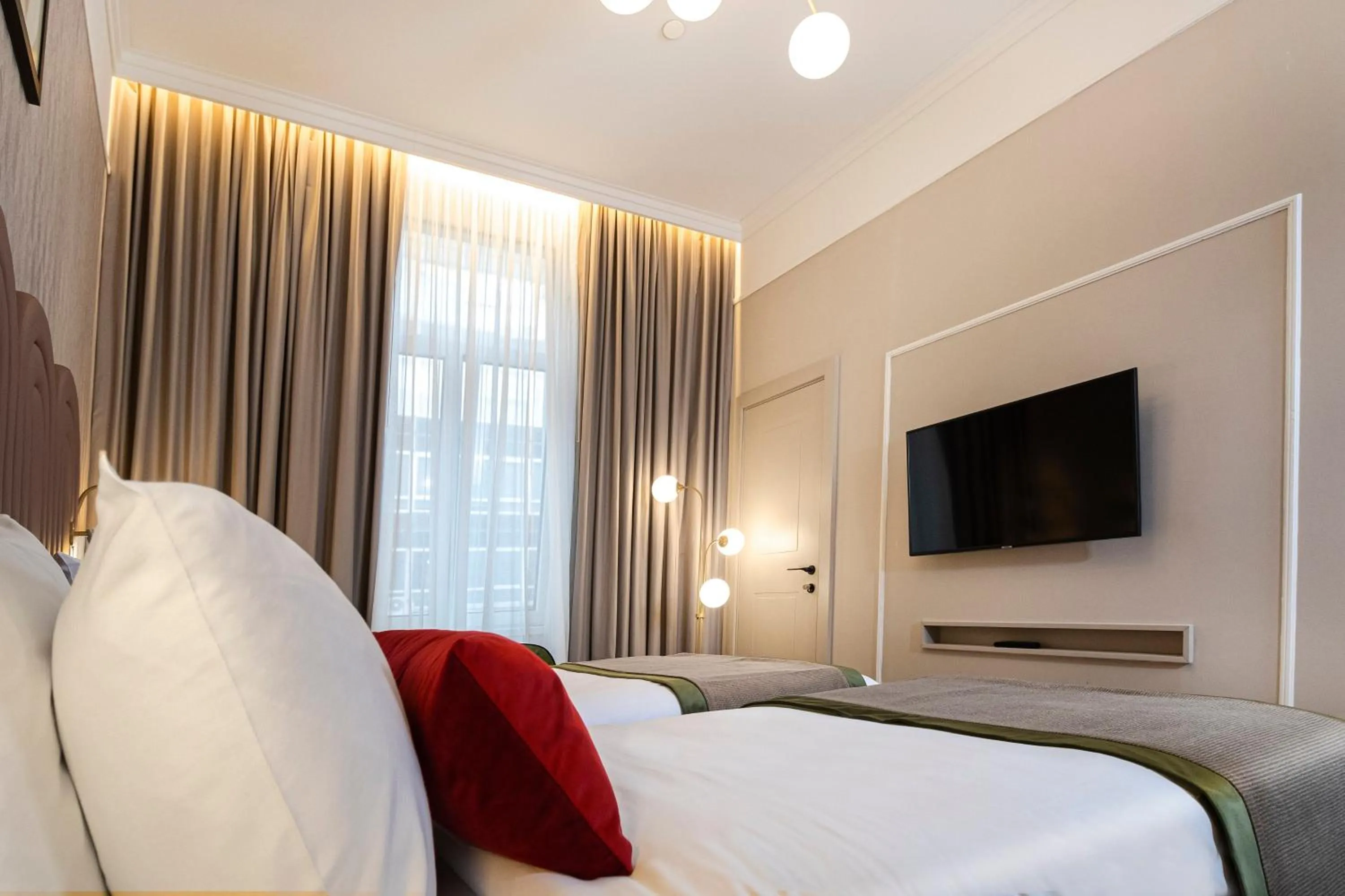 Photo of the whole room, Bed in Hotel Indigo Belgrade by IHG