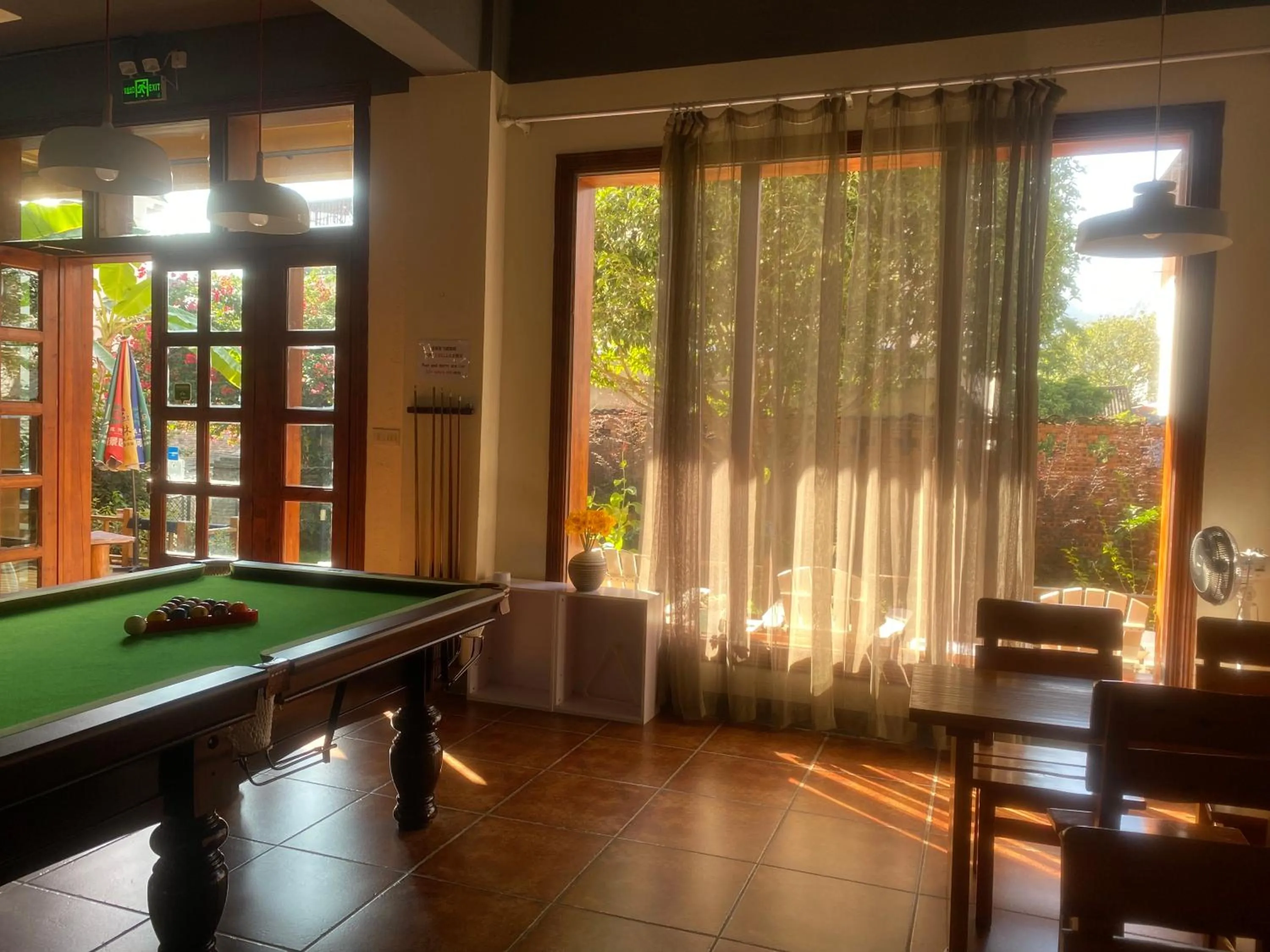 Lounge or bar in YangShuo Eden Inn