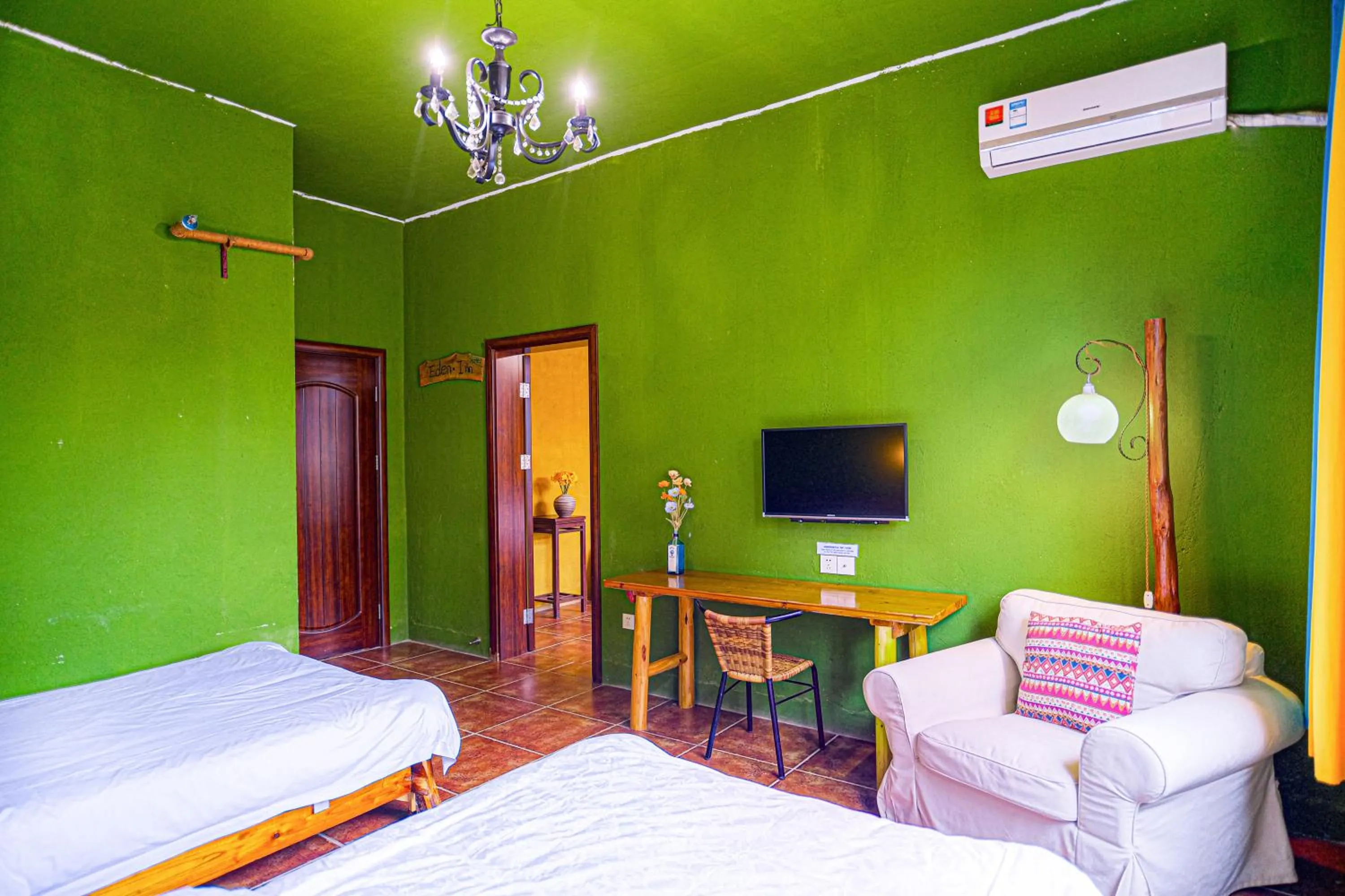 On site, Bed in YangShuo Eden Inn