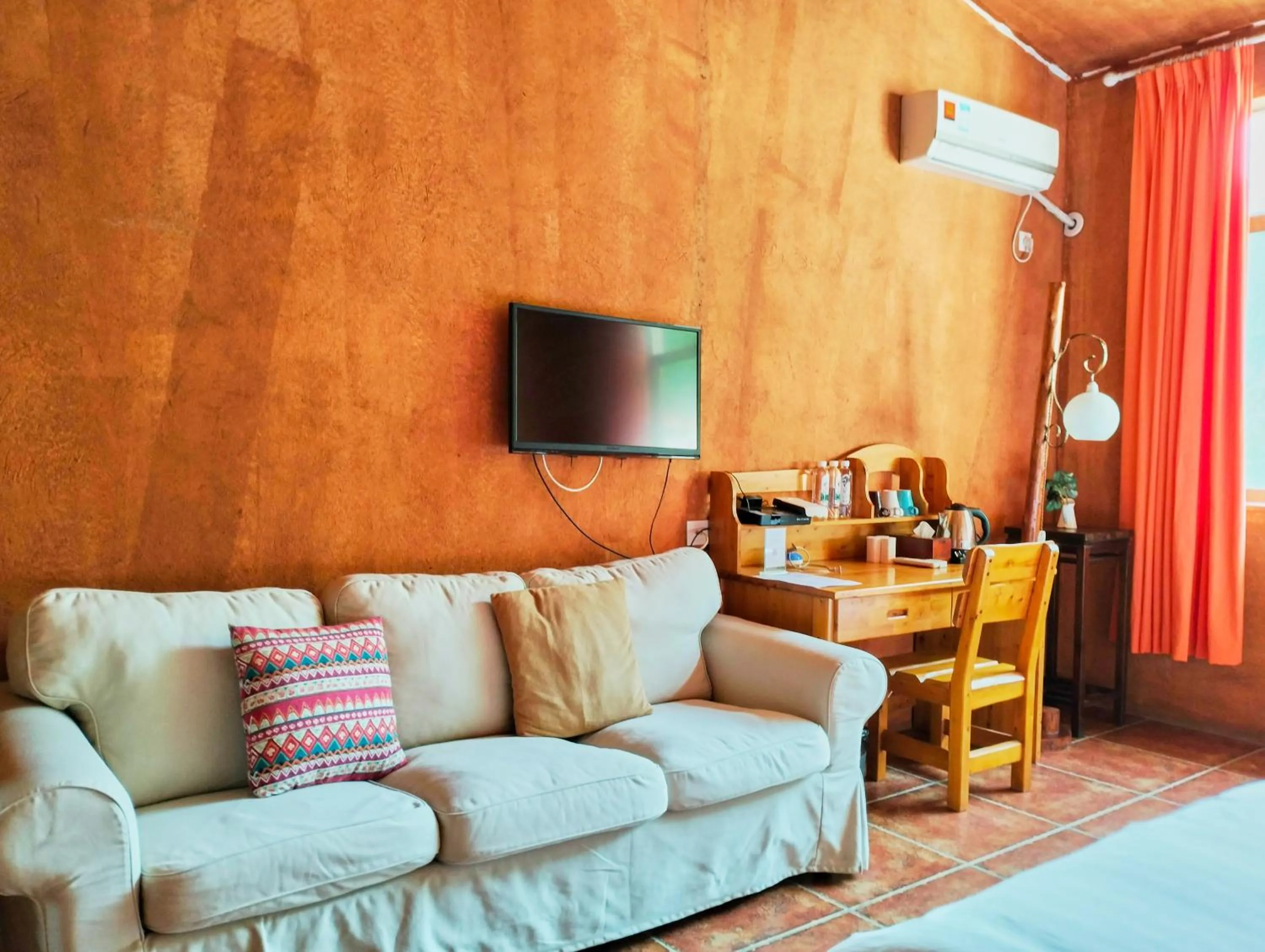 TV and multimedia in YangShuo Eden Inn