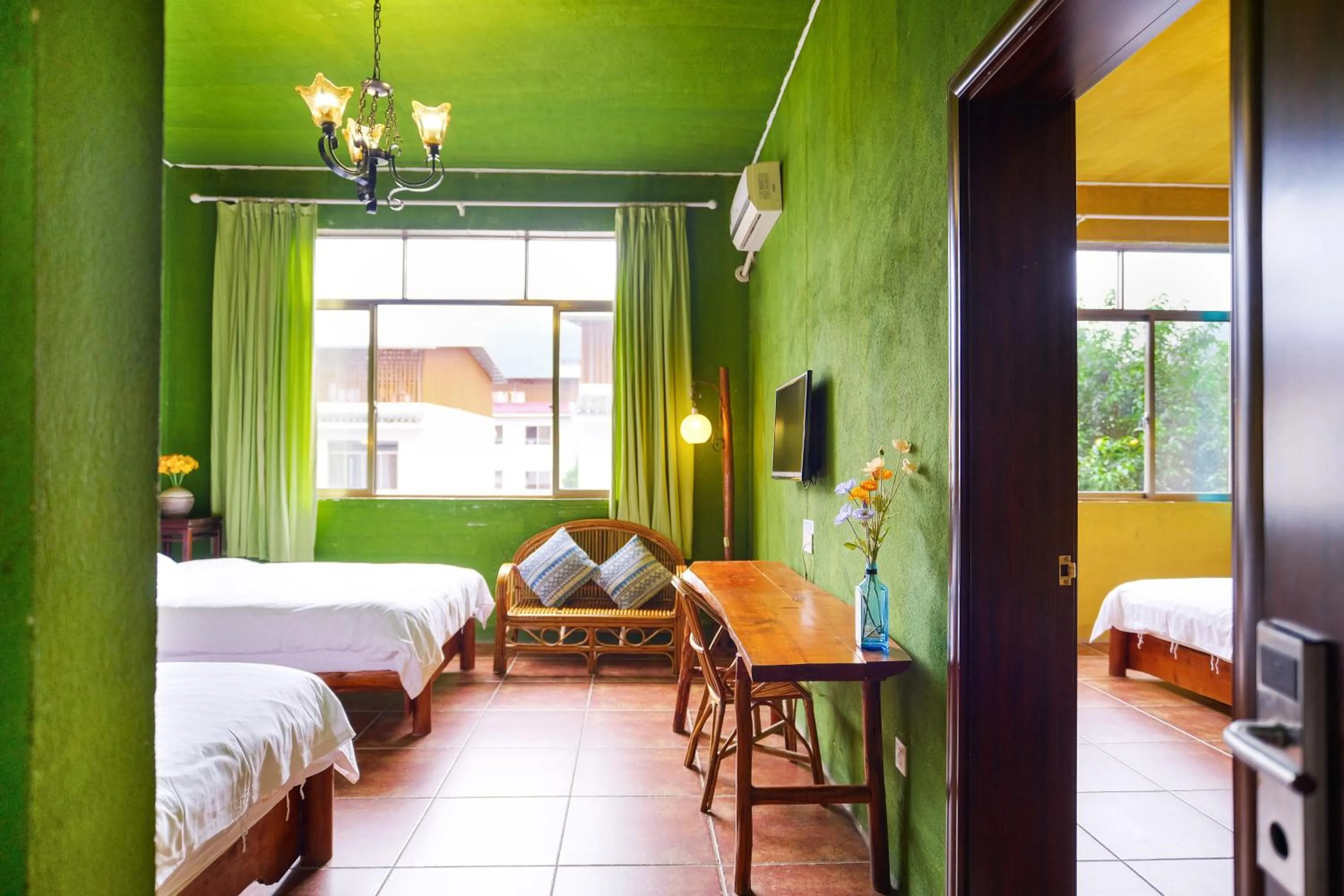 On site, Bed in YangShuo Eden Inn