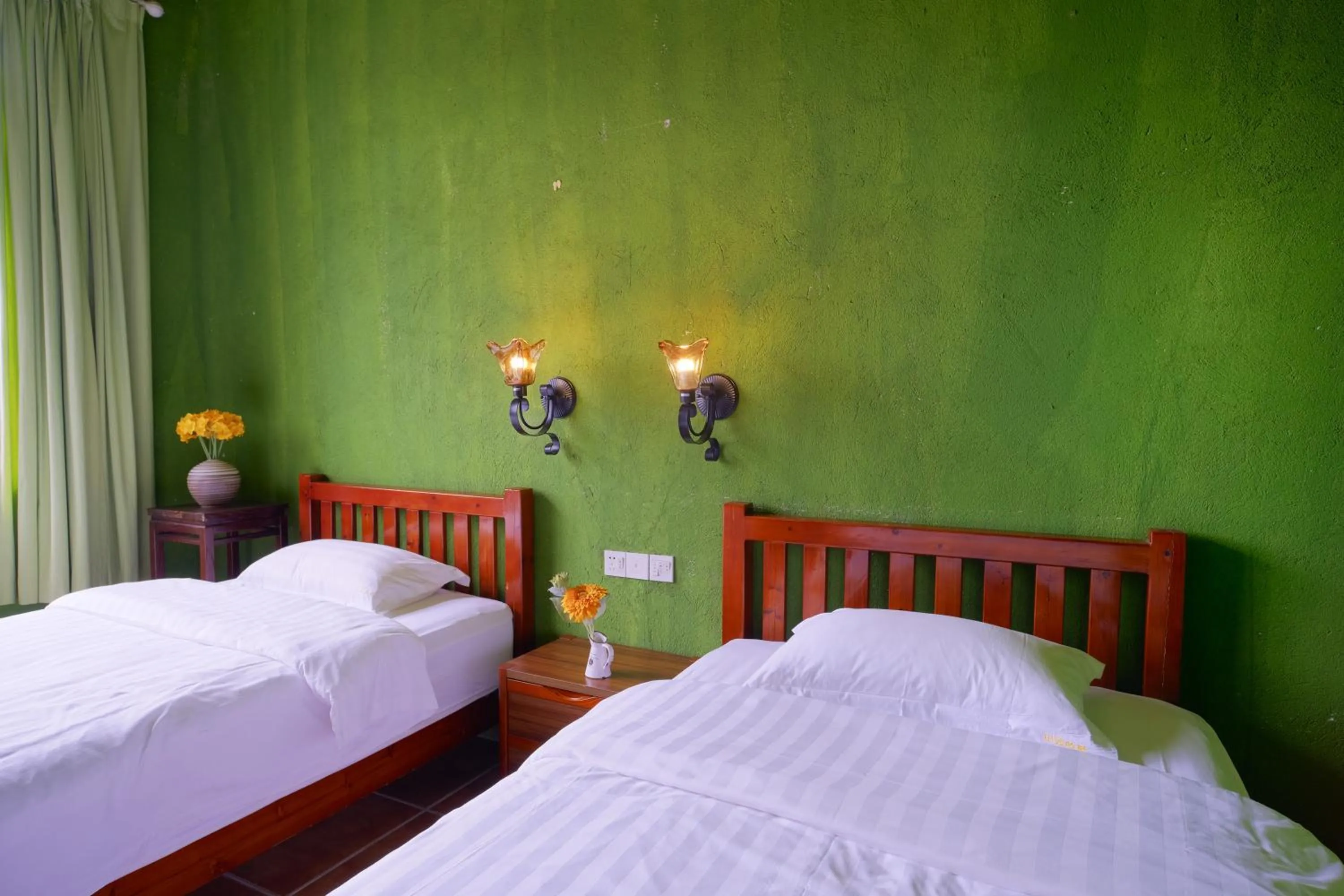 On site, Bed in YangShuo Eden Inn