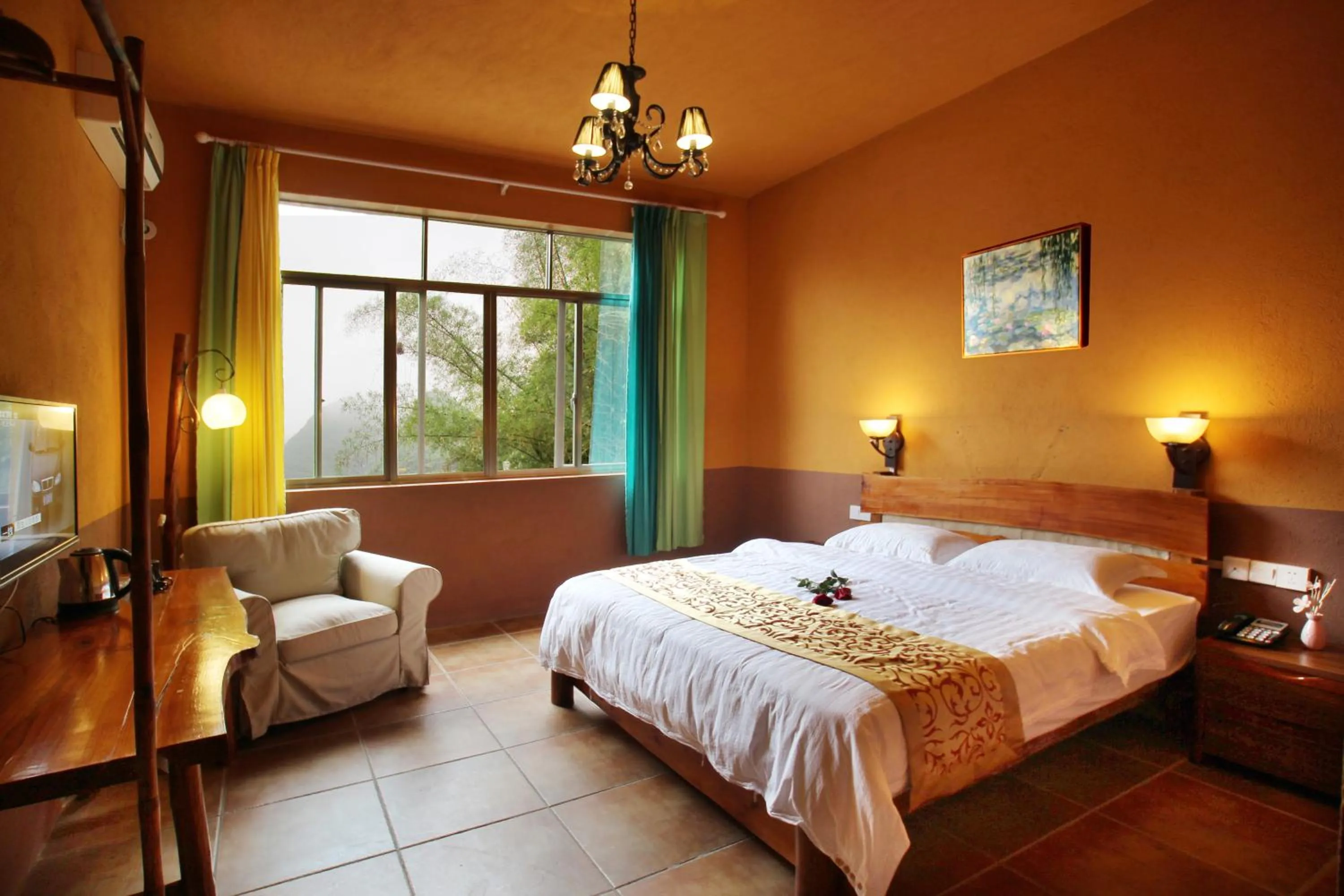 Photo of the whole room, Bed in YangShuo Eden Inn