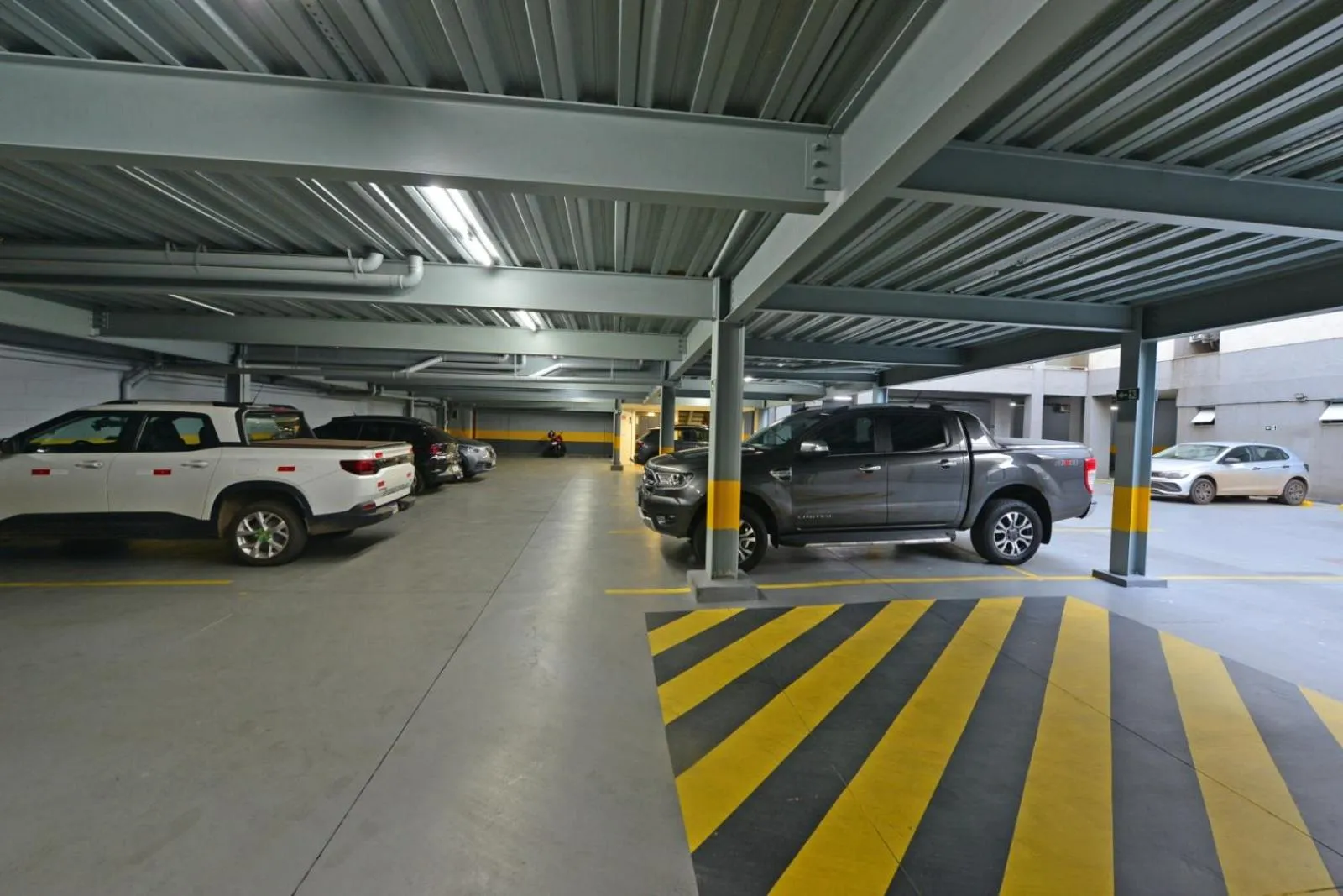 Parking in Vinds Economic Hotel