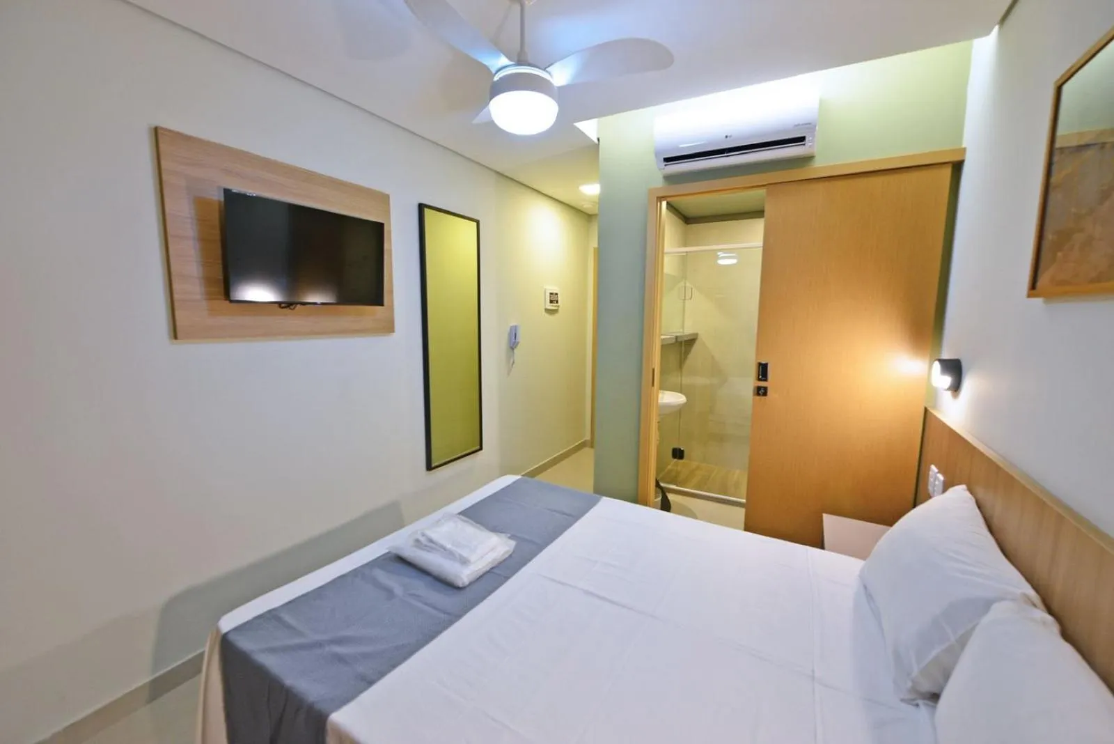 Bed in Vinds Economic Hotel