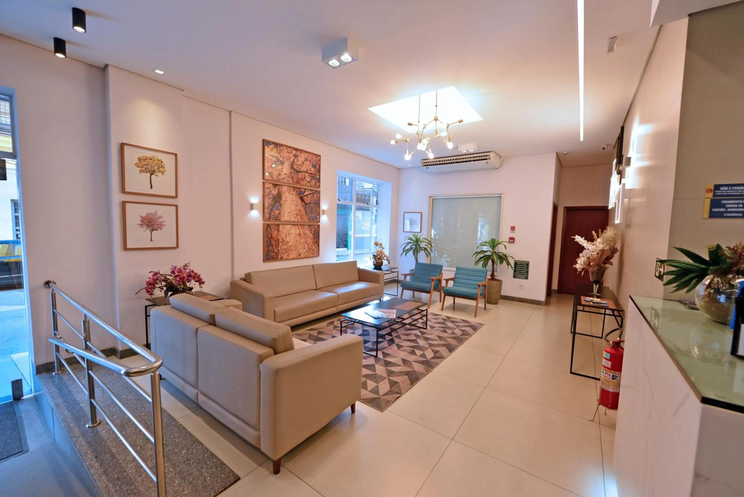 Seating area in Vinds Economic Hotel