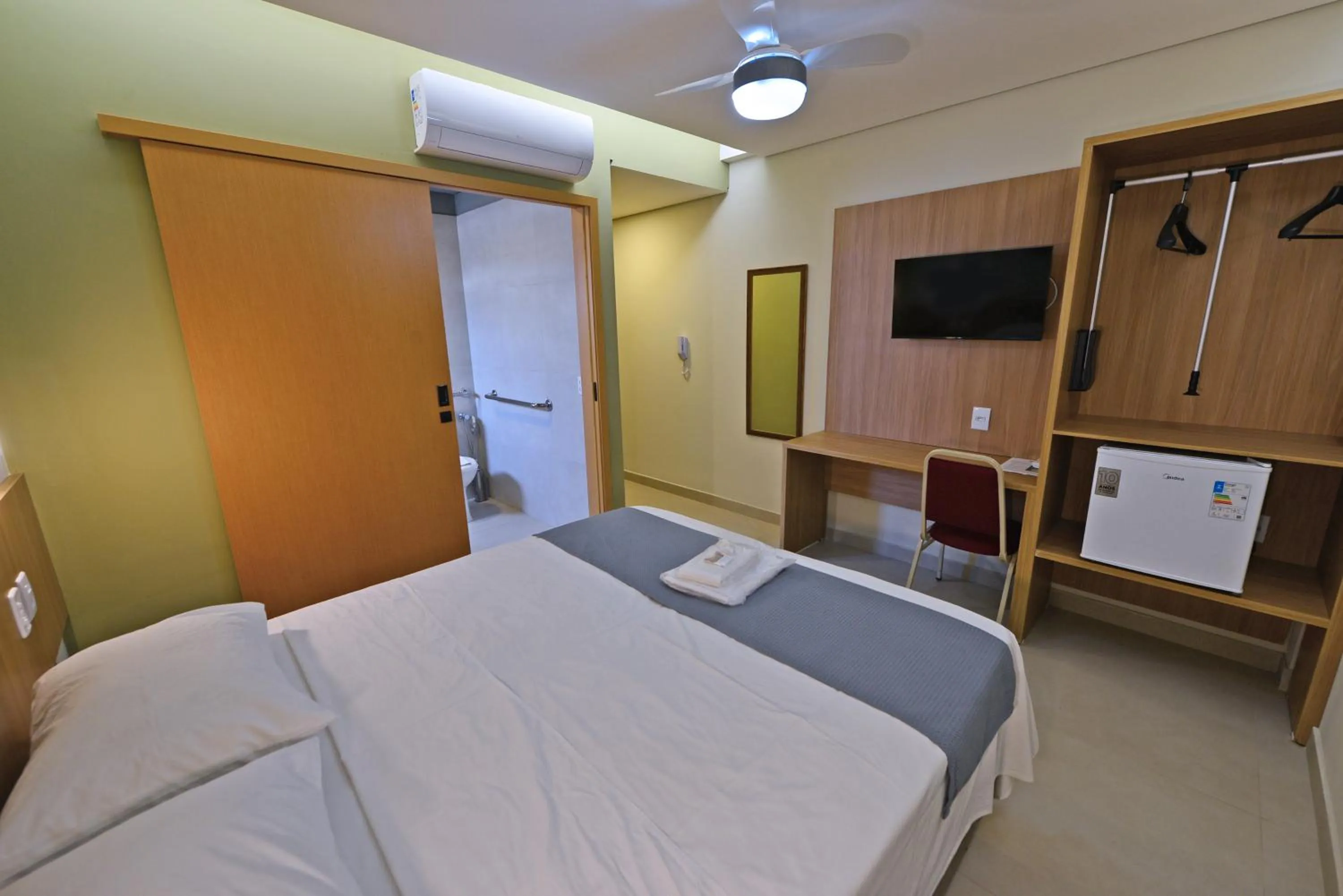 Bed in Vinds Economic Hotel