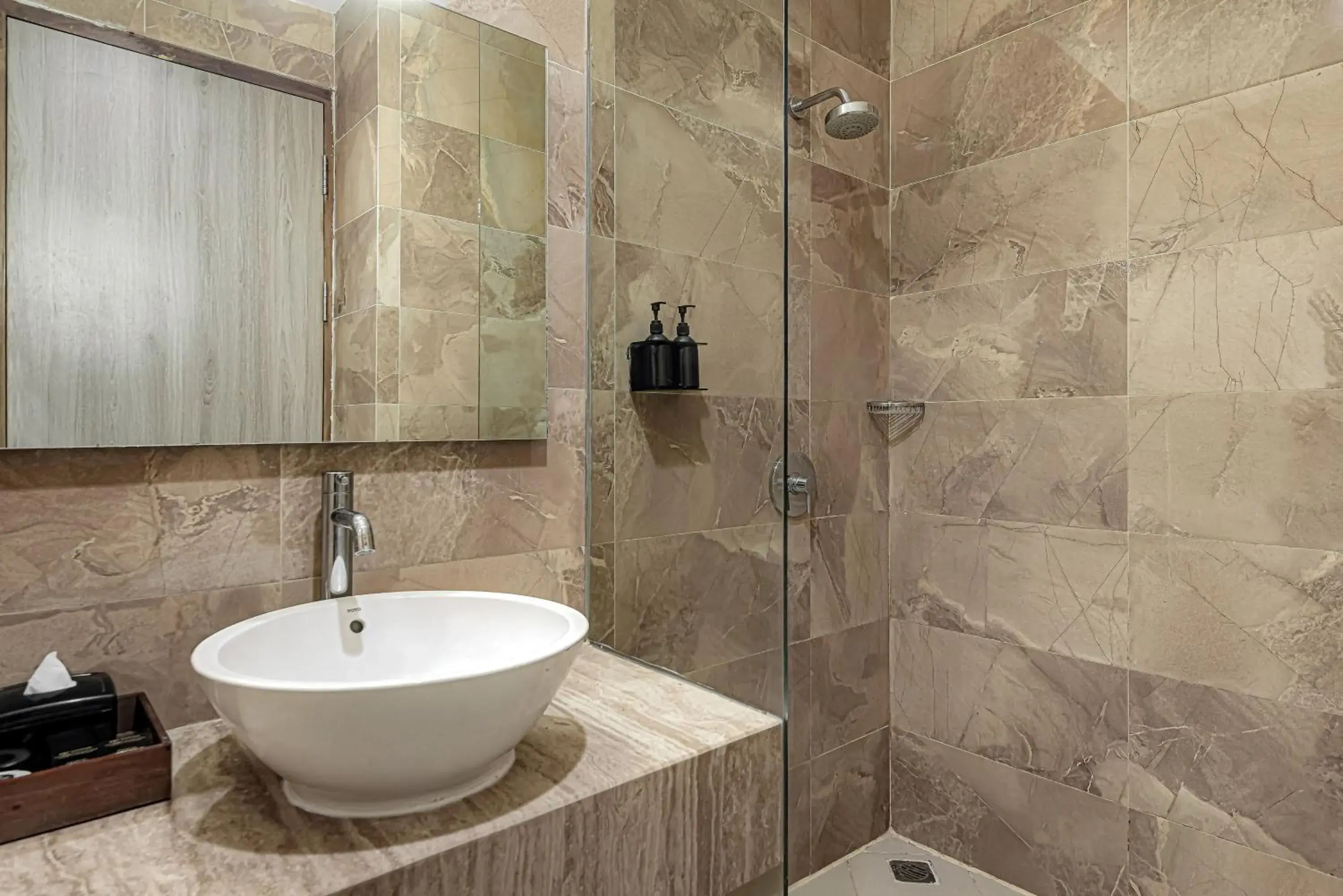 Superior Queen Room in Goldvitel Hotel Surabaya Superior Queen Room in Goldvitel Hotel Surabaya