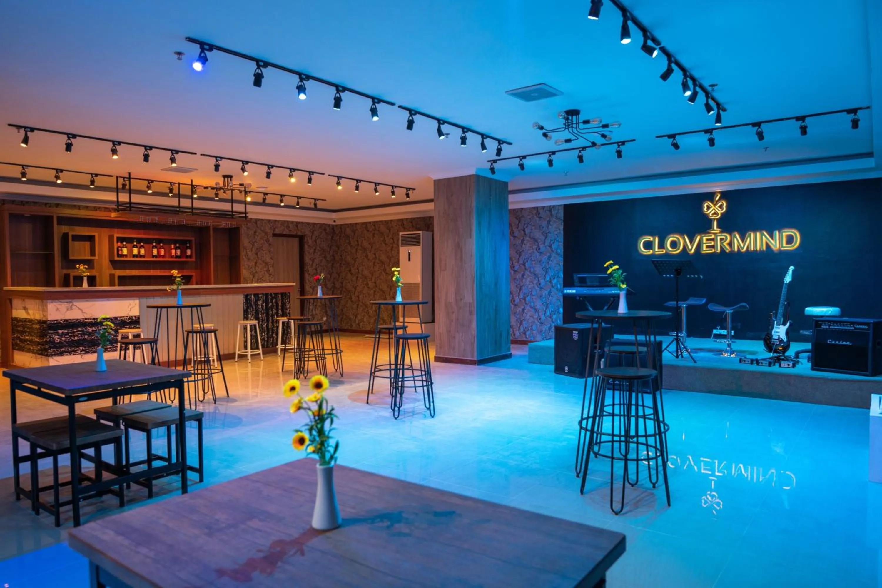 Nightclub / DJ in Goldvitel Hotel Surabaya