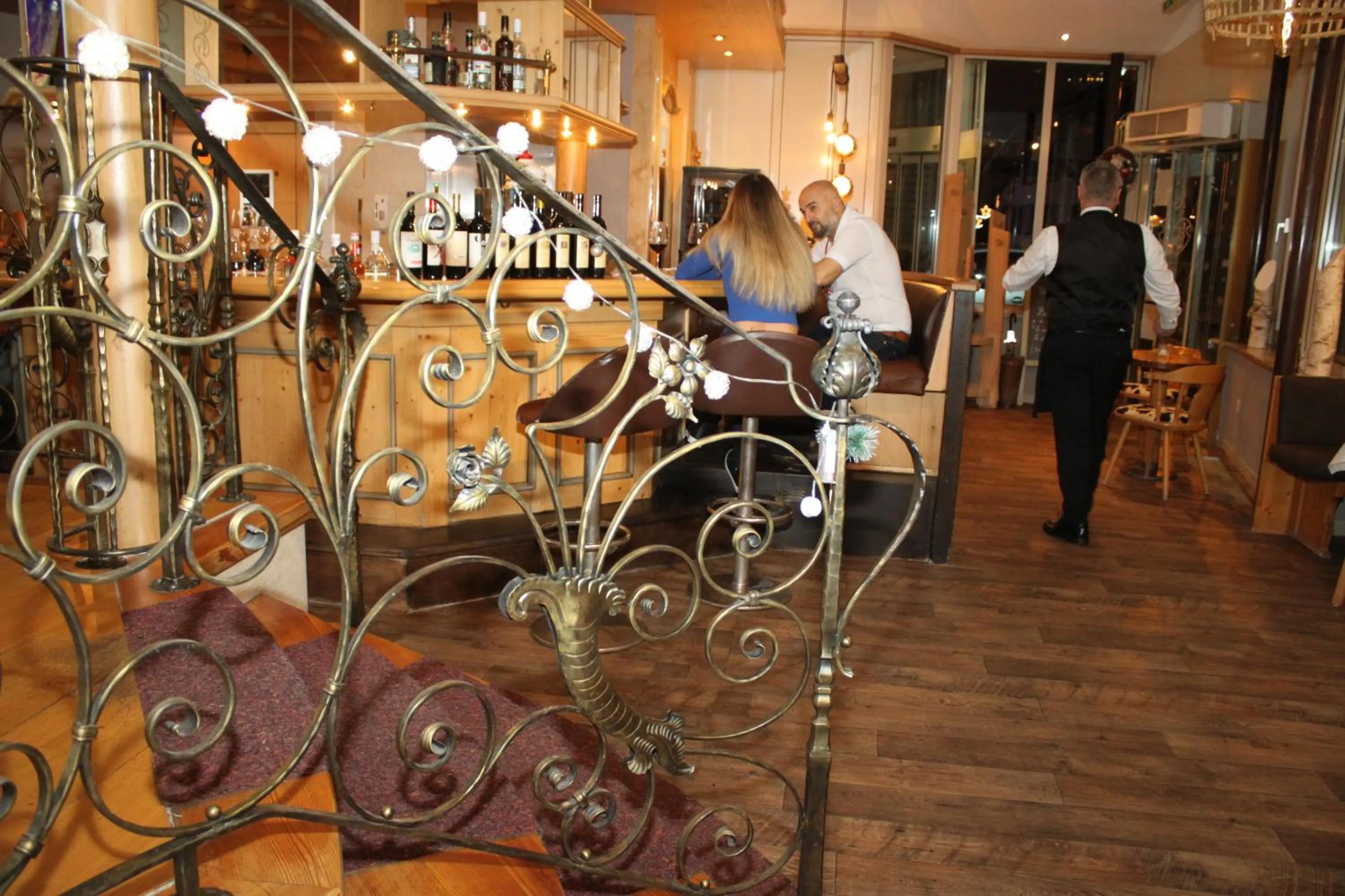 Restaurant/places to eat in Grichting Hotel & Serviced Apartments