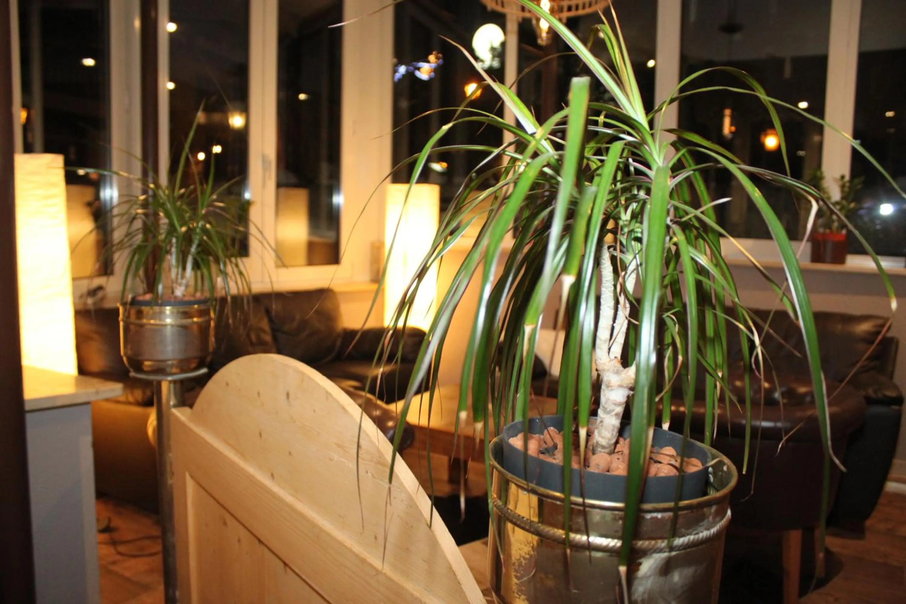 Restaurant/places to eat in Grichting Hotel & Serviced Apartments