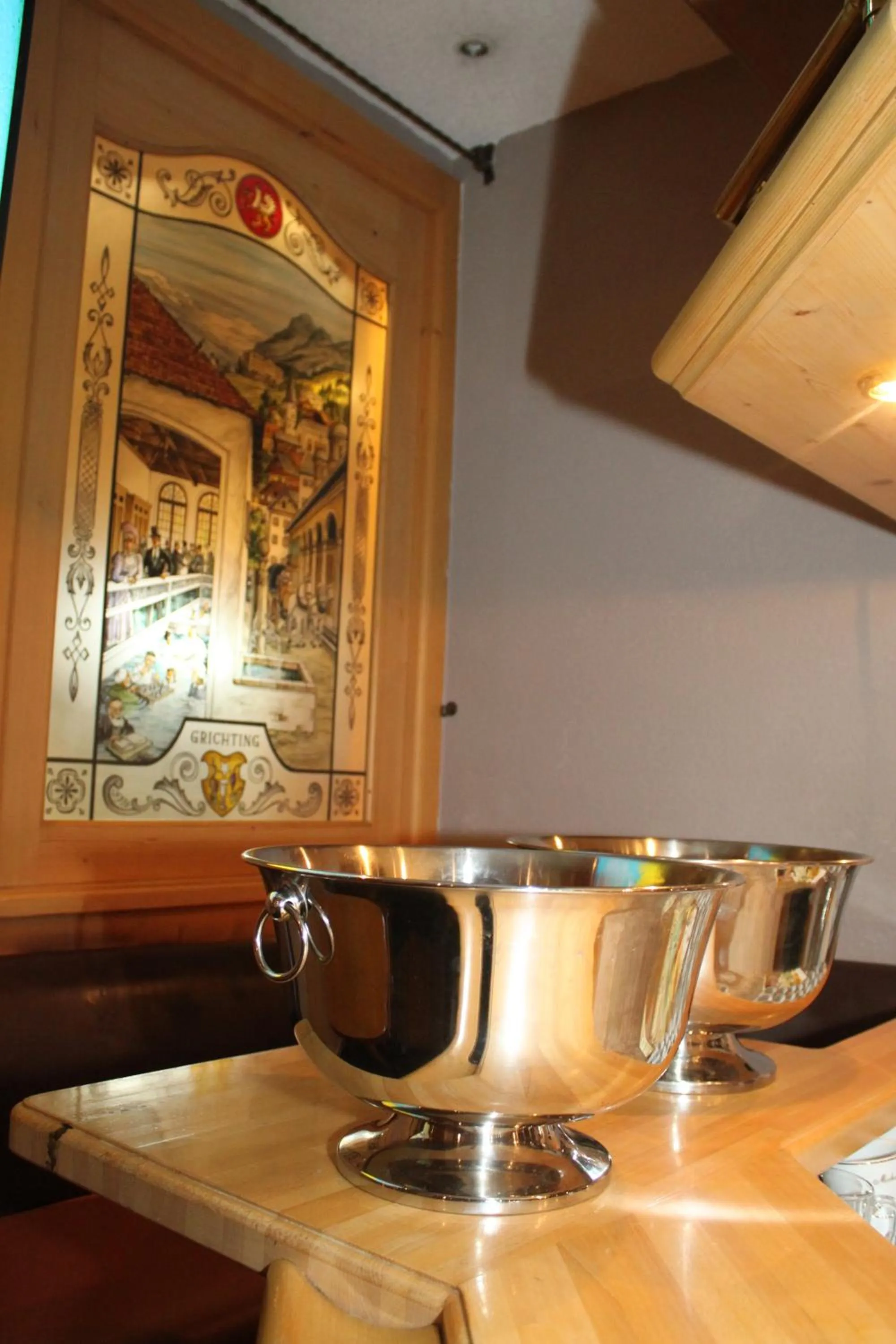 Restaurant/places to eat in Grichting Hotel & Serviced Apartments
