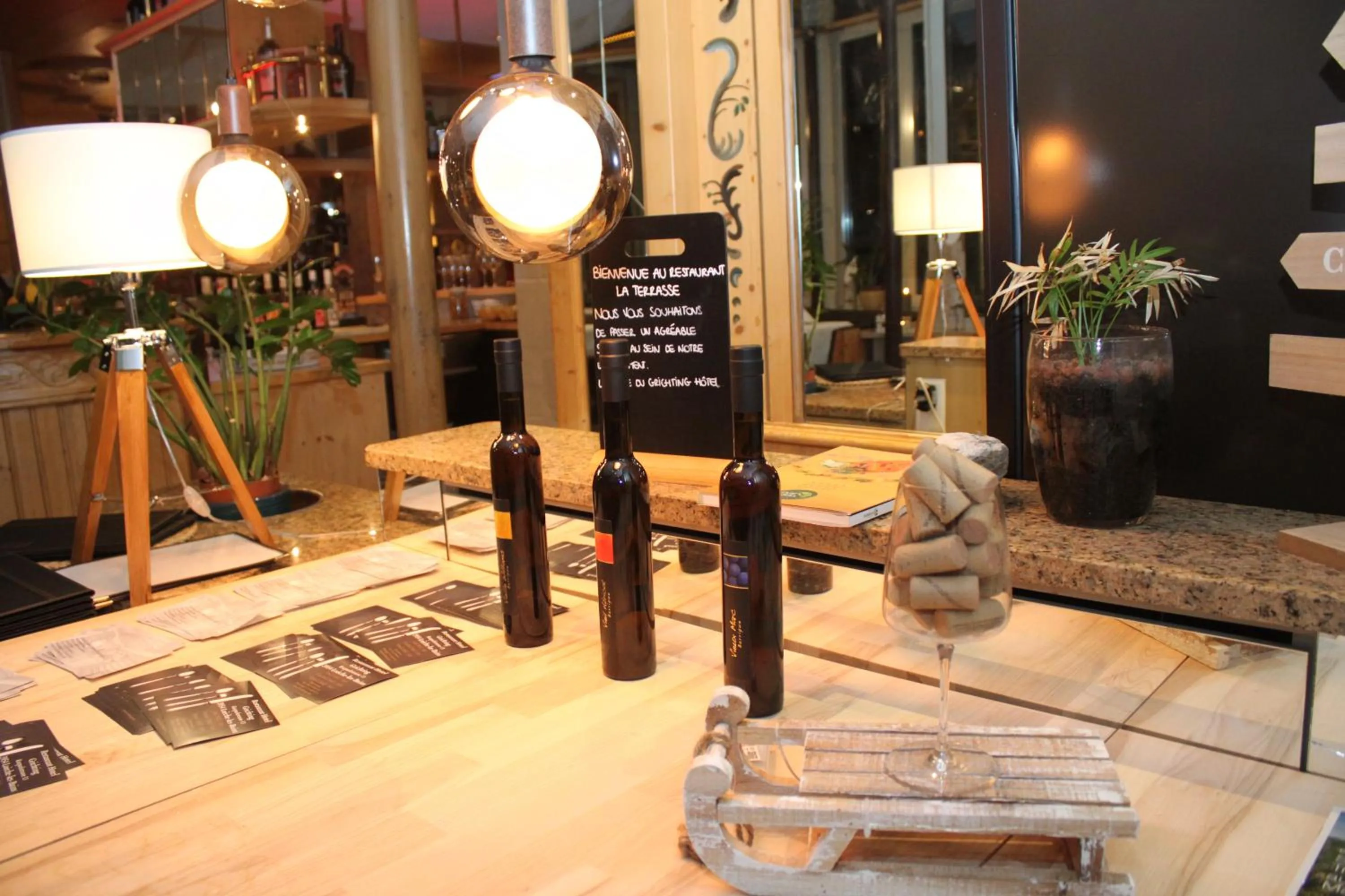 Restaurant/places to eat in Grichting Hotel & Serviced Apartments