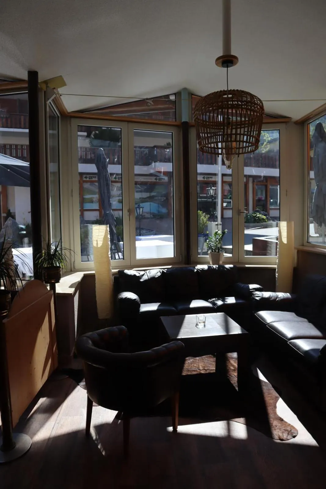 Restaurant/places to eat in Grichting Hotel & Serviced Apartments