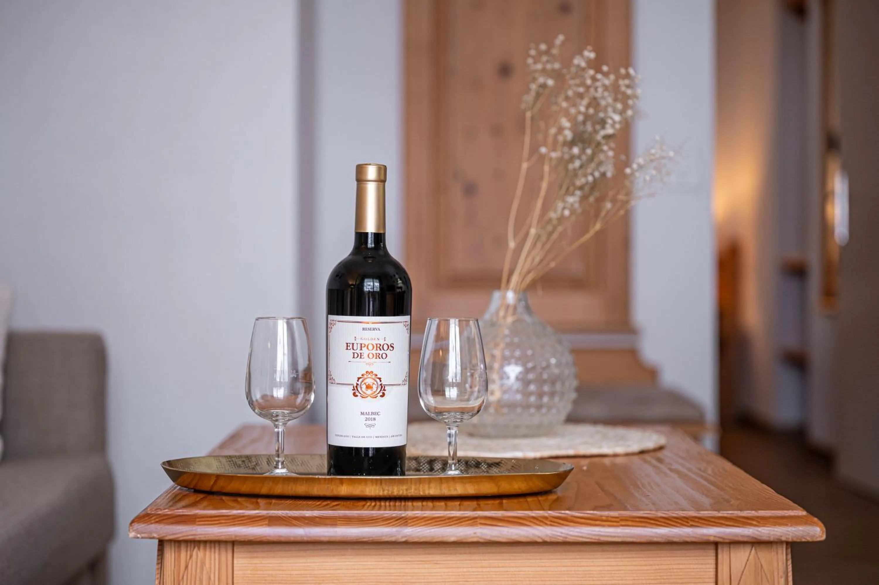 Restaurant/places to eat in Grichting Hotel & Serviced Apartments