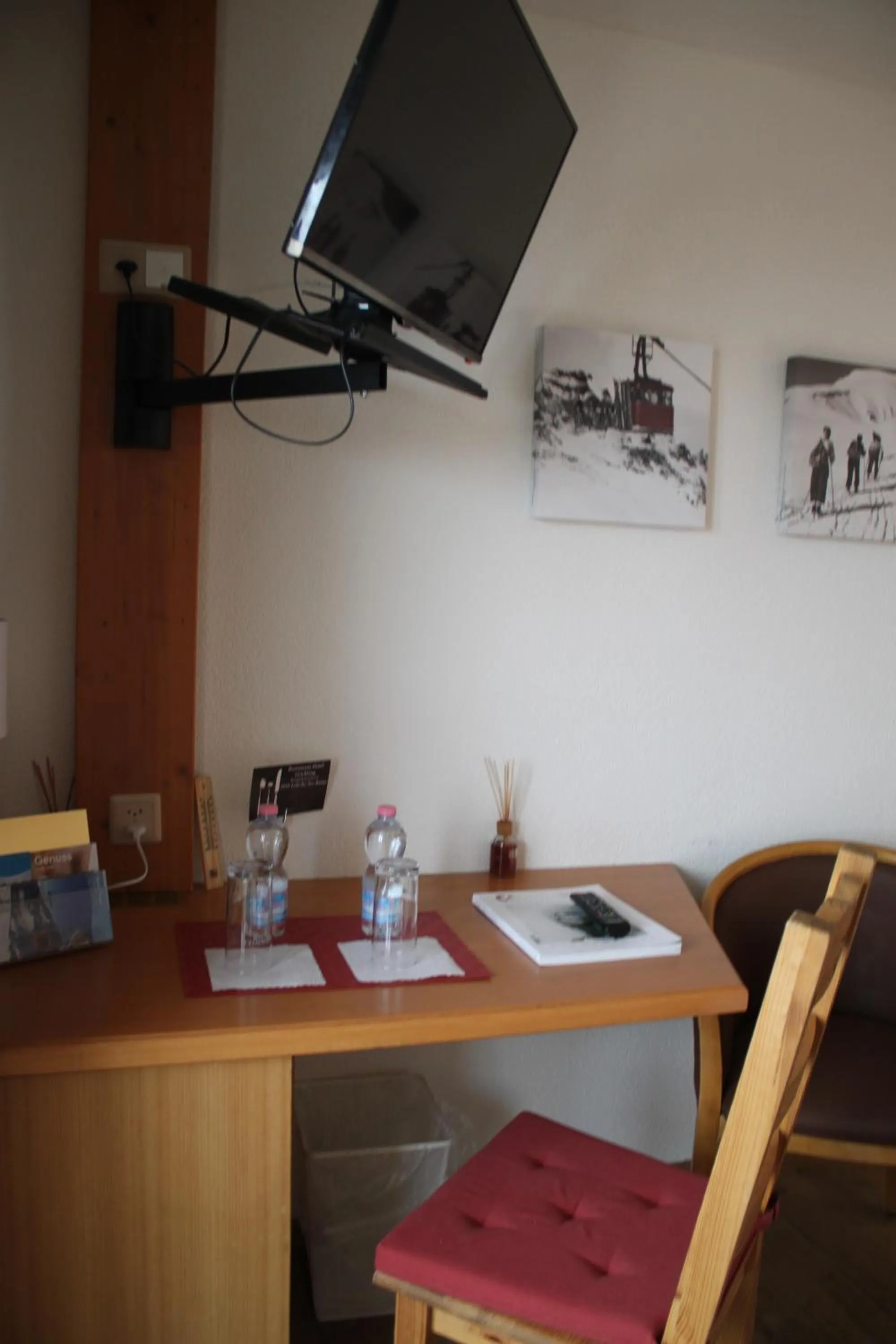 TV and multimedia in Grichting Hotel & Serviced Apartments