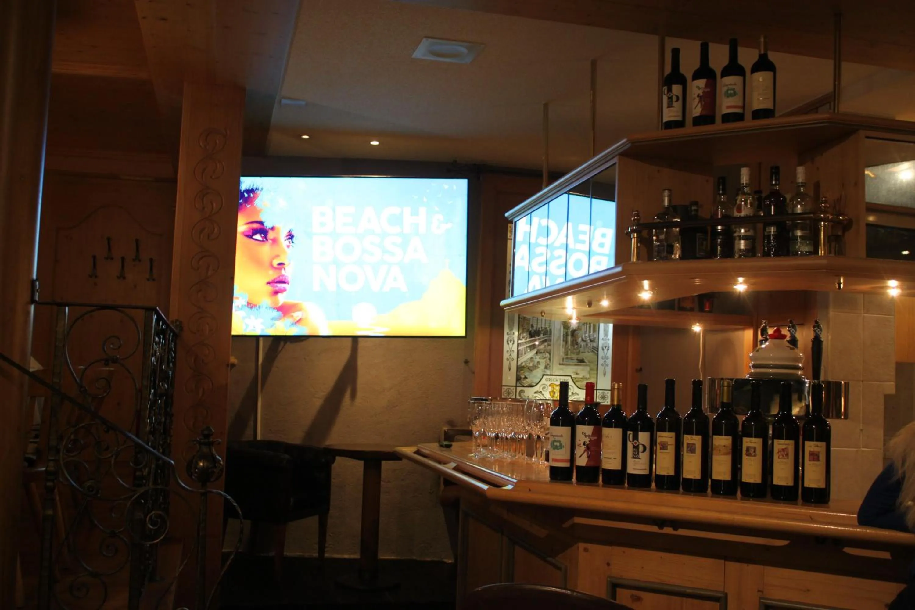 Restaurant/places to eat in Grichting Hotel & Serviced Apartments