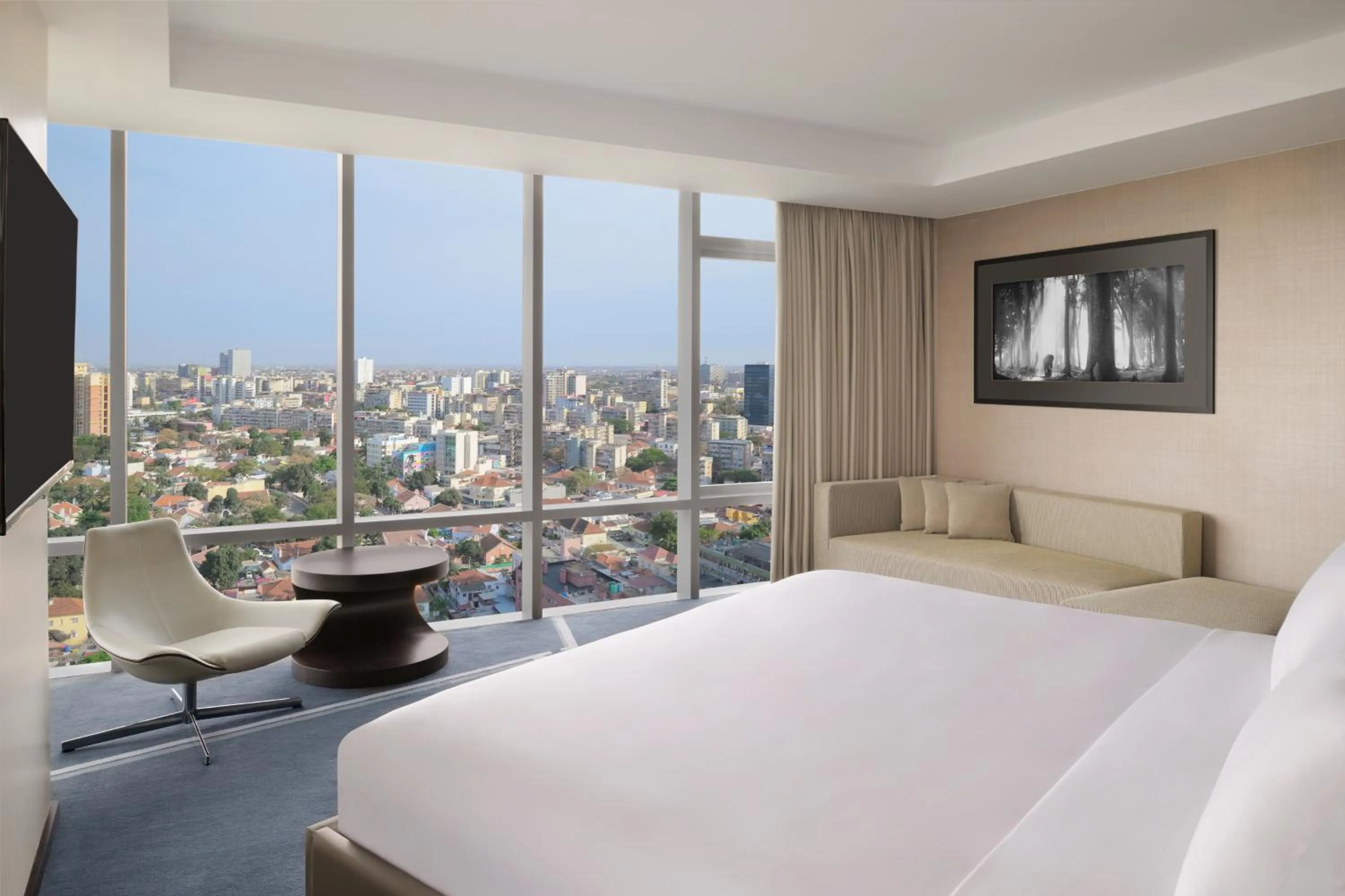 View (from property/room), Bed in InterContinental Luanda Miramar by IHG