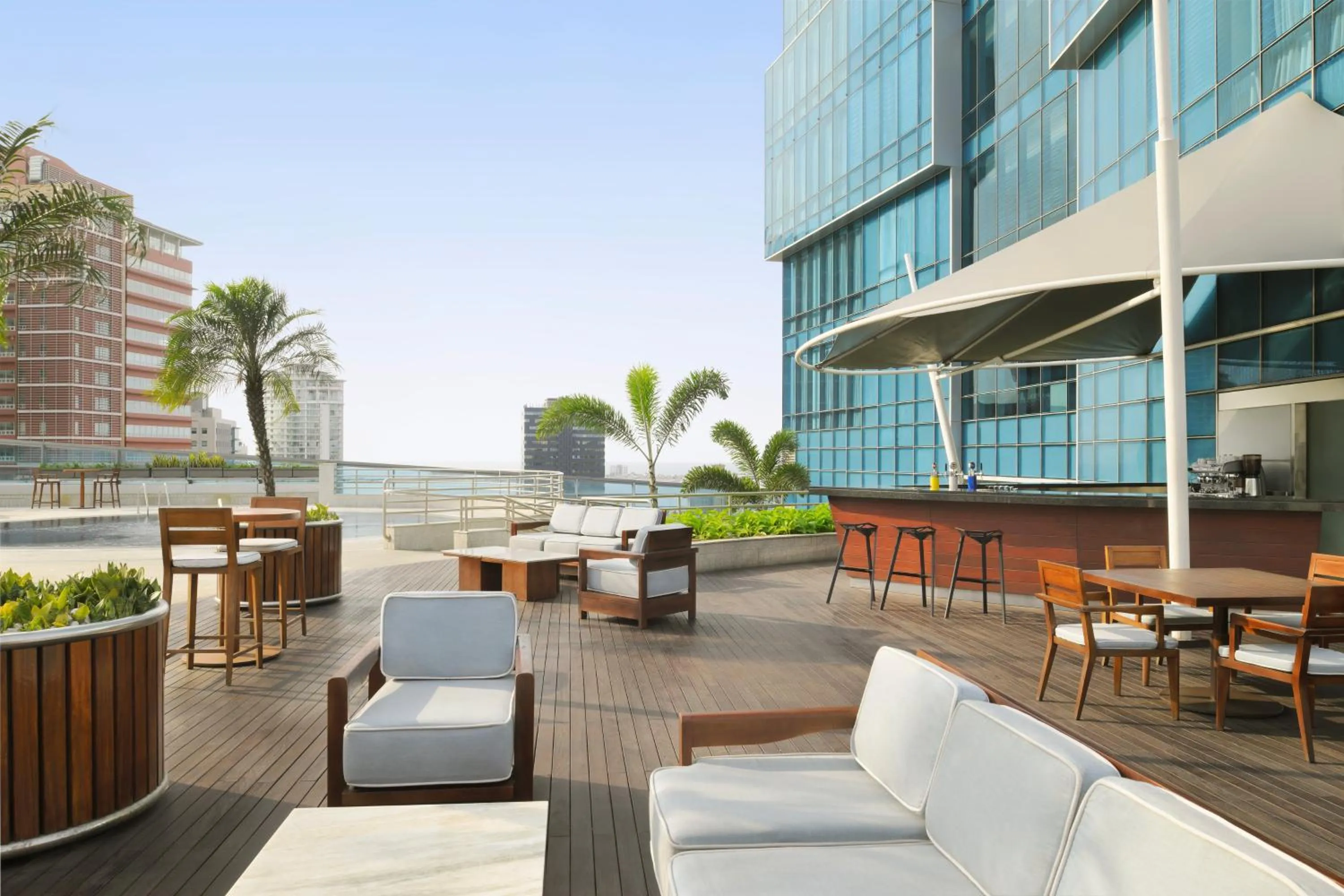 Lounge or bar in InterContinental Luanda Miramar by IHG