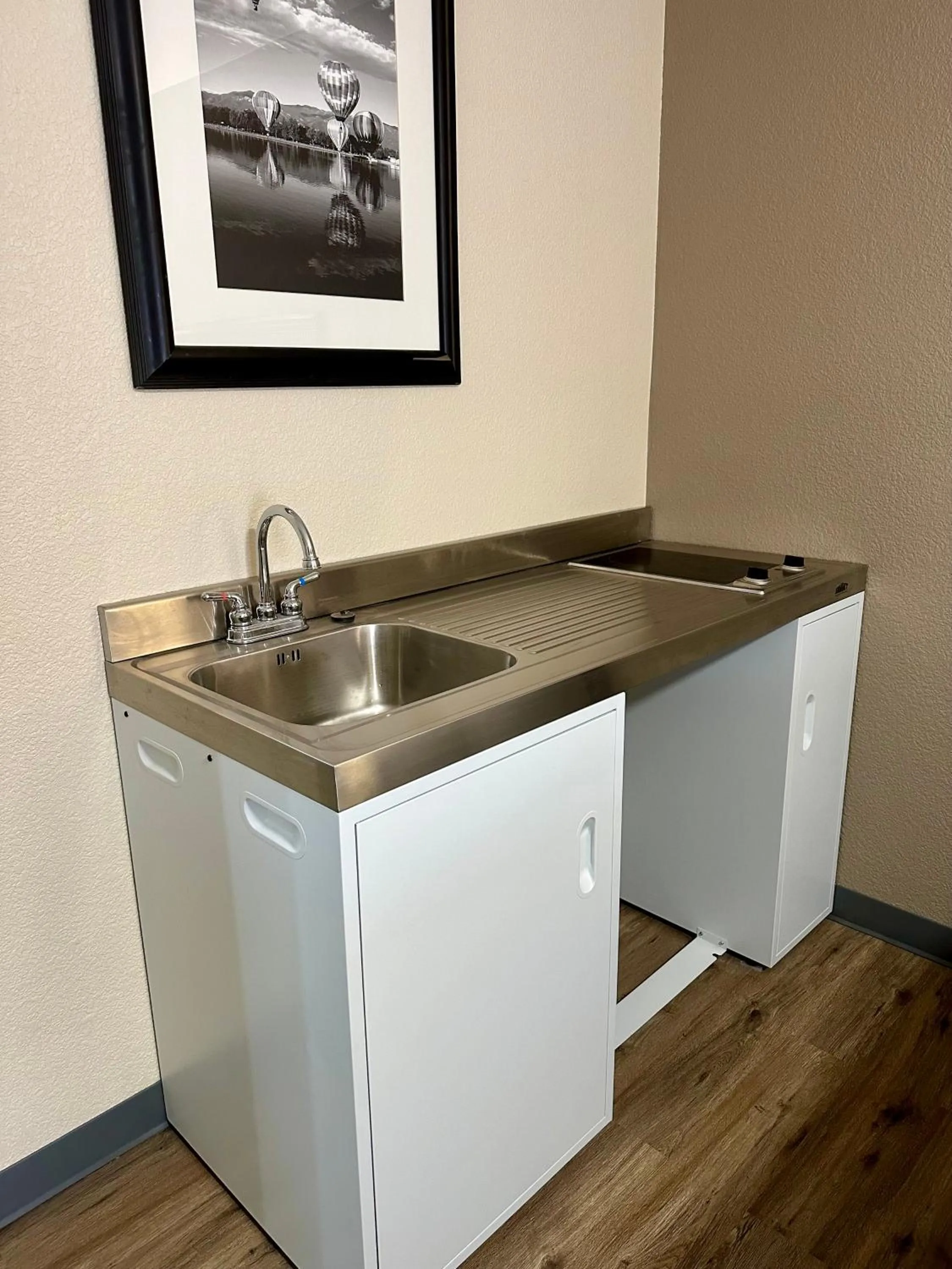 Kitchen or kitchenette in Wapiti Lodge