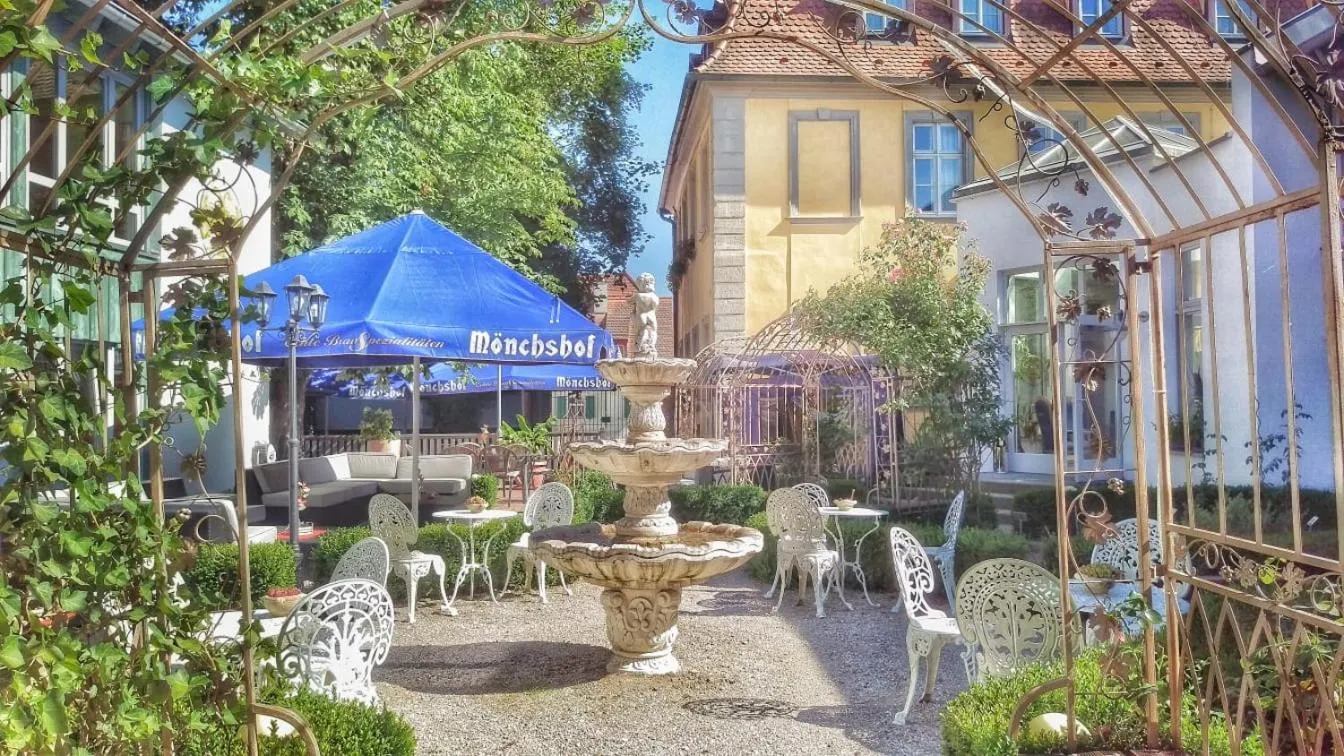 Garden in Hotel Goldener Adler Garni