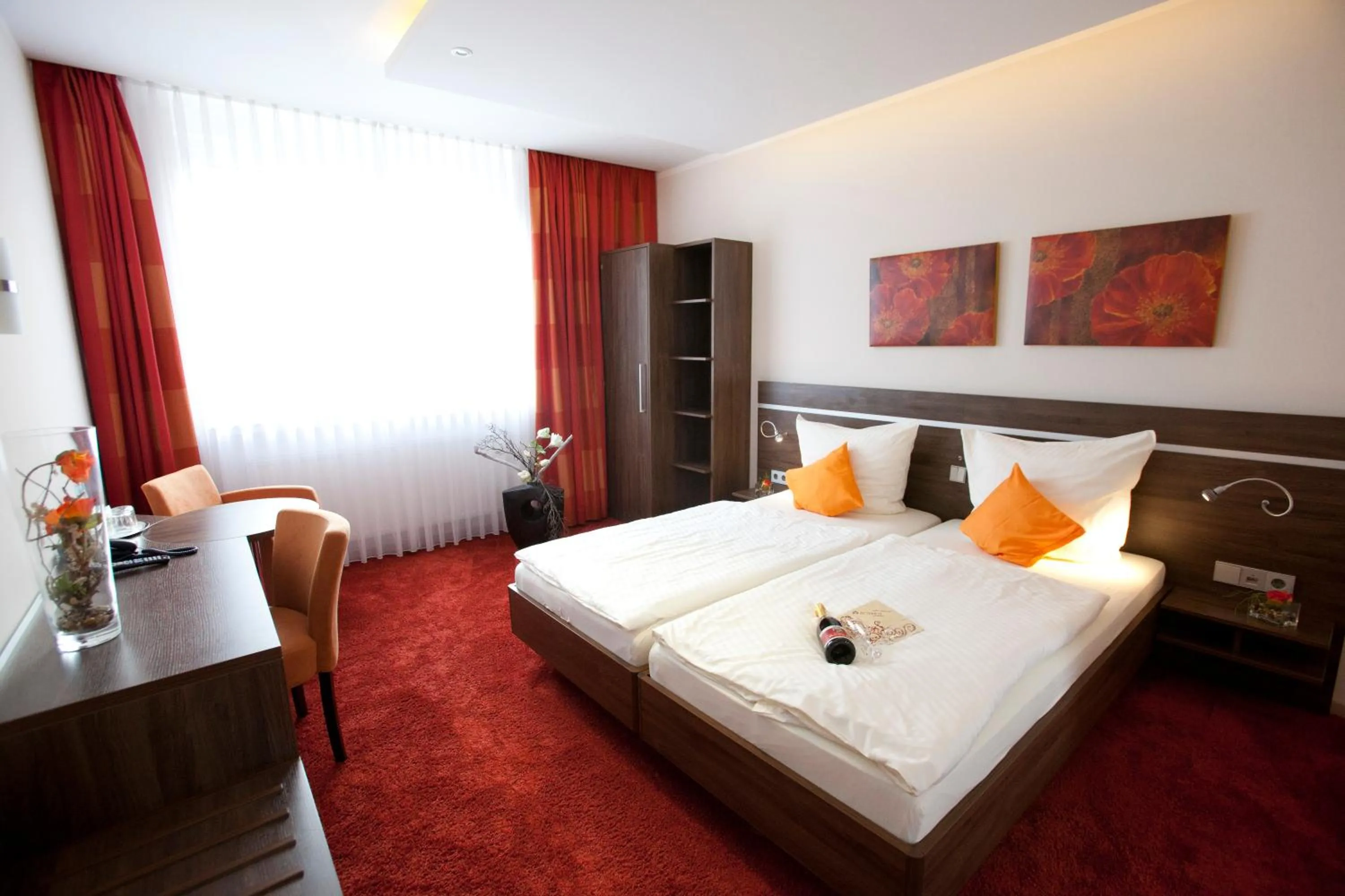 Photo of the whole room, Bed in Hotel Schmidt am Markt