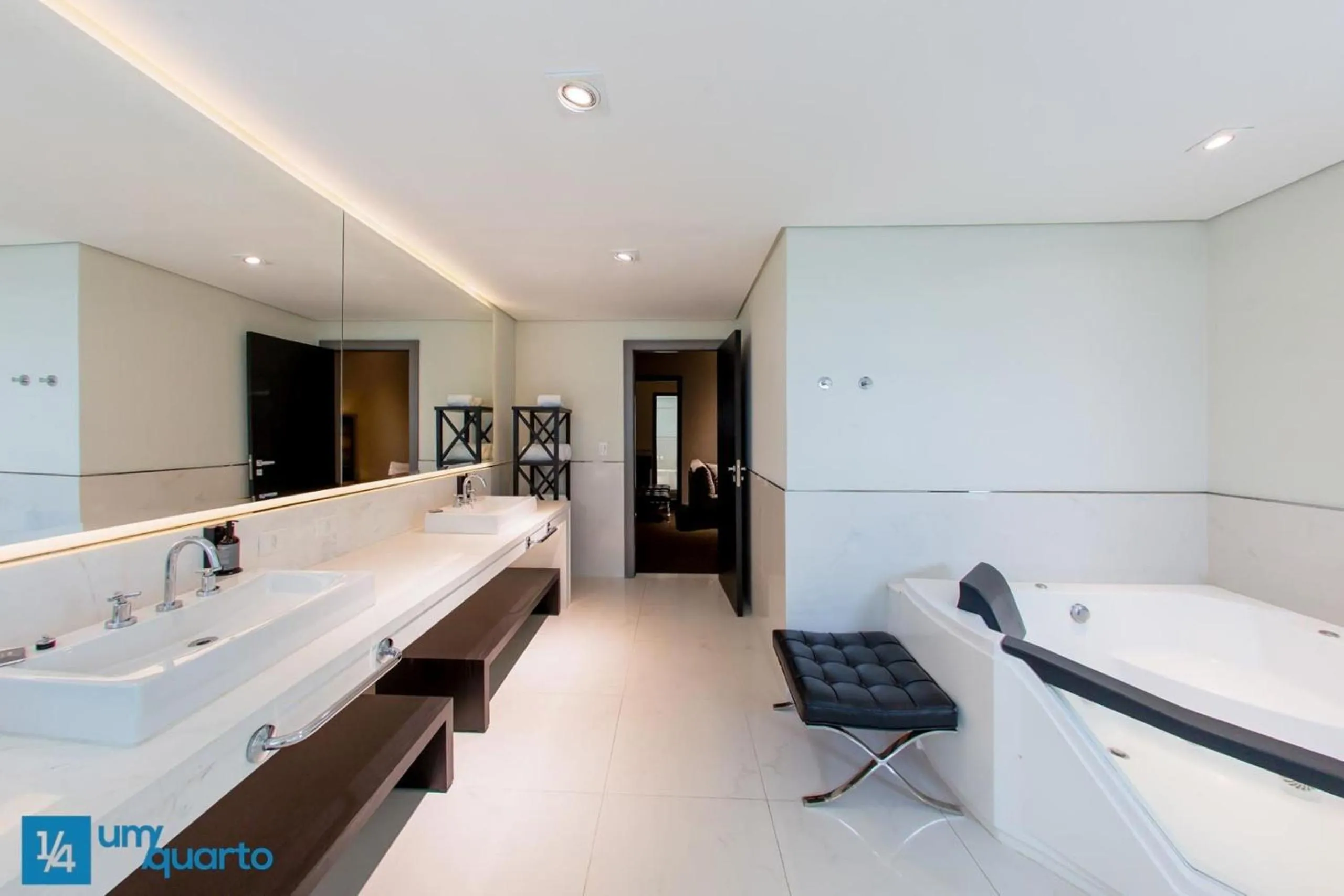 Bathroom in Manhattan Floor