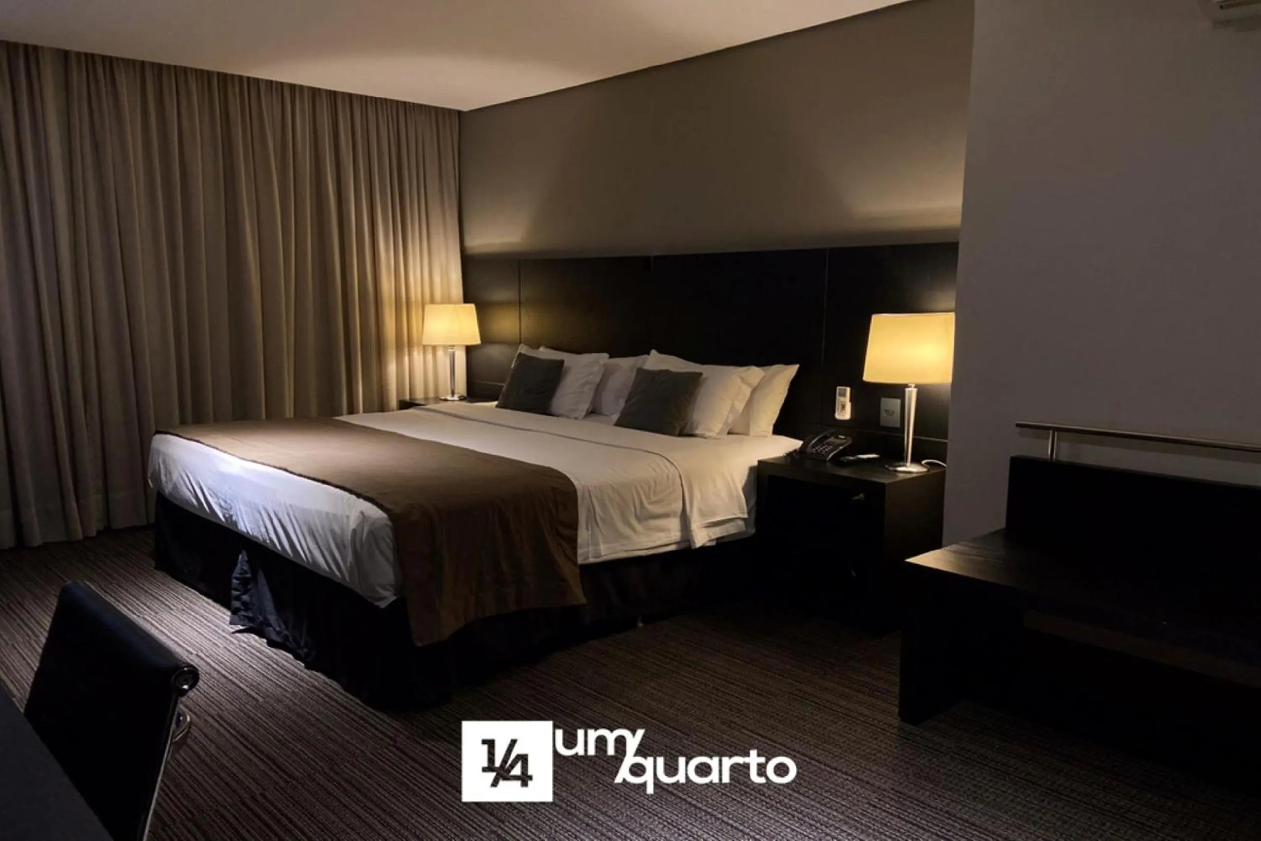 Bedroom, Bed in Manhattan Floor