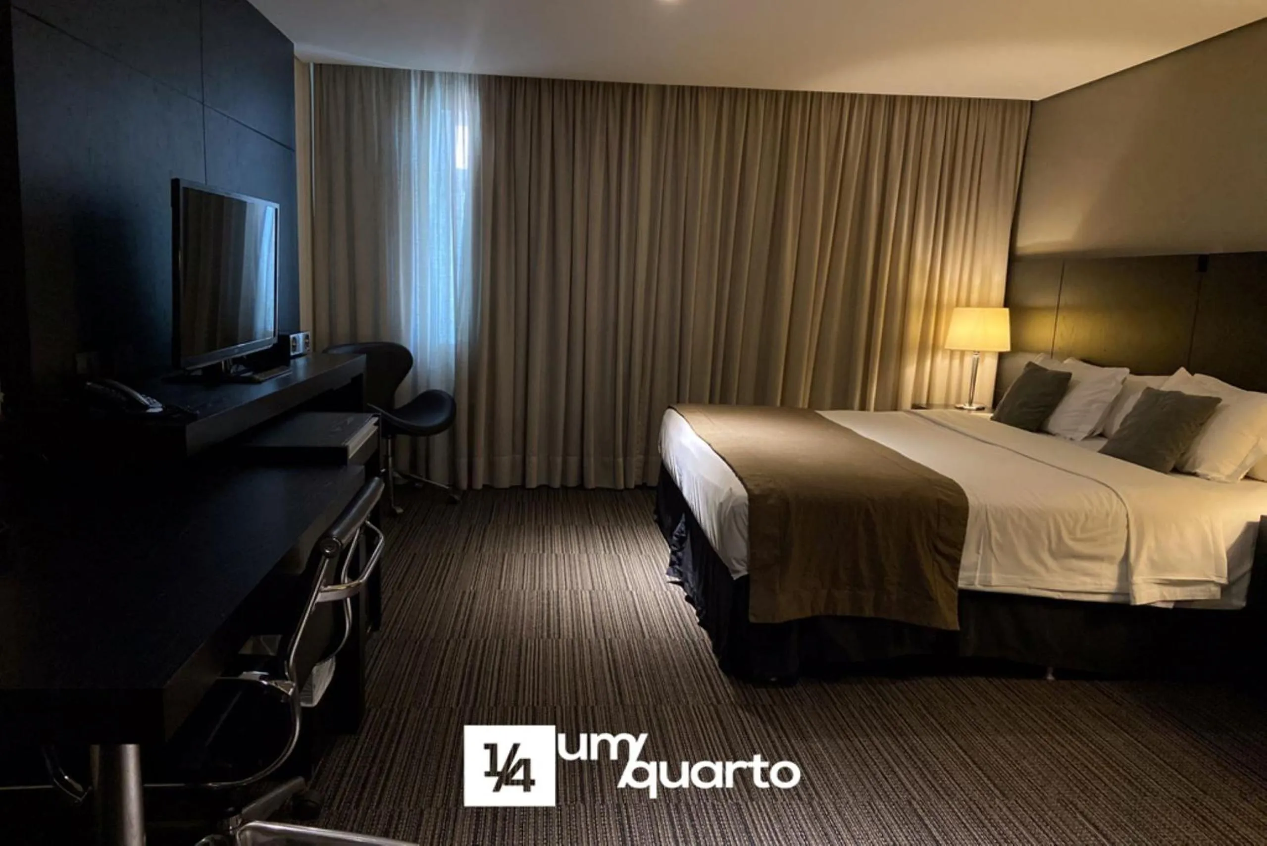 Bedroom, Bed in Manhattan Floor