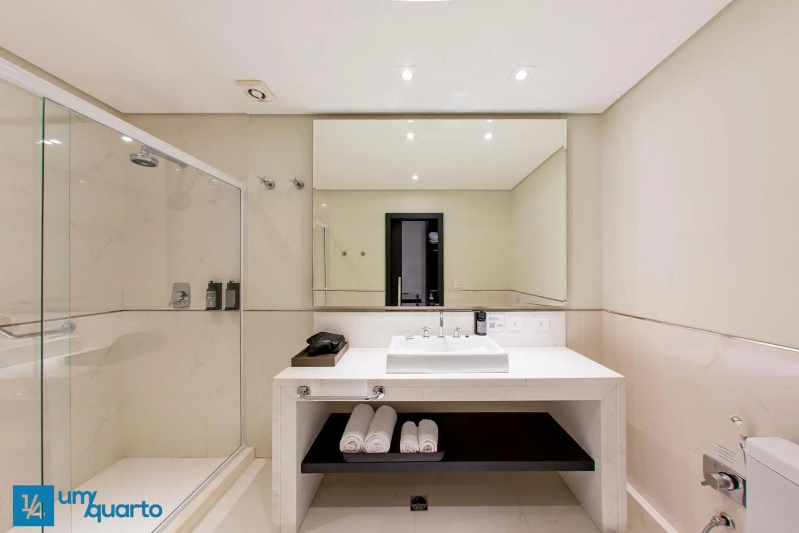 Bathroom in Manhattan Floor