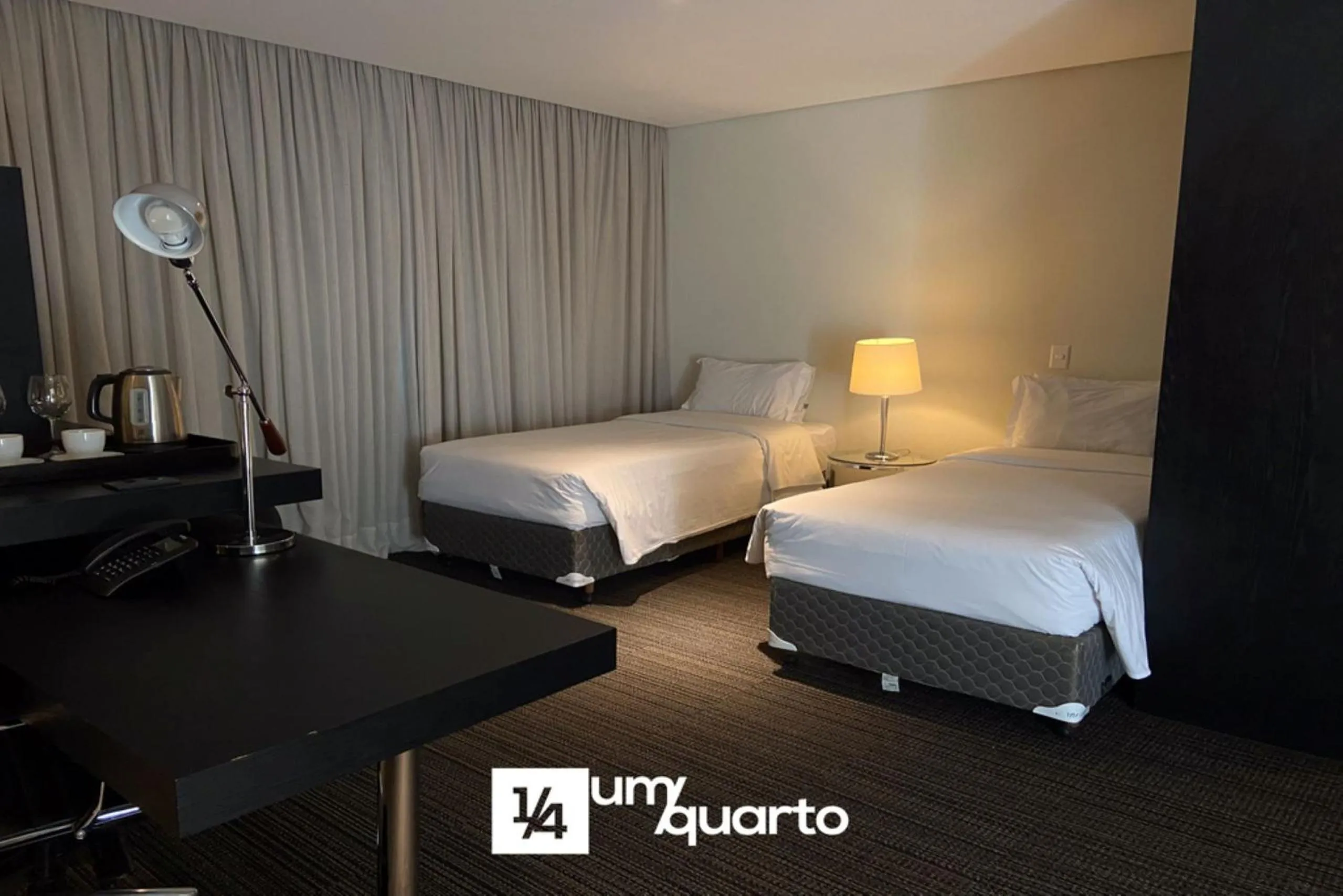 Bedroom, Bed in Manhattan Floor