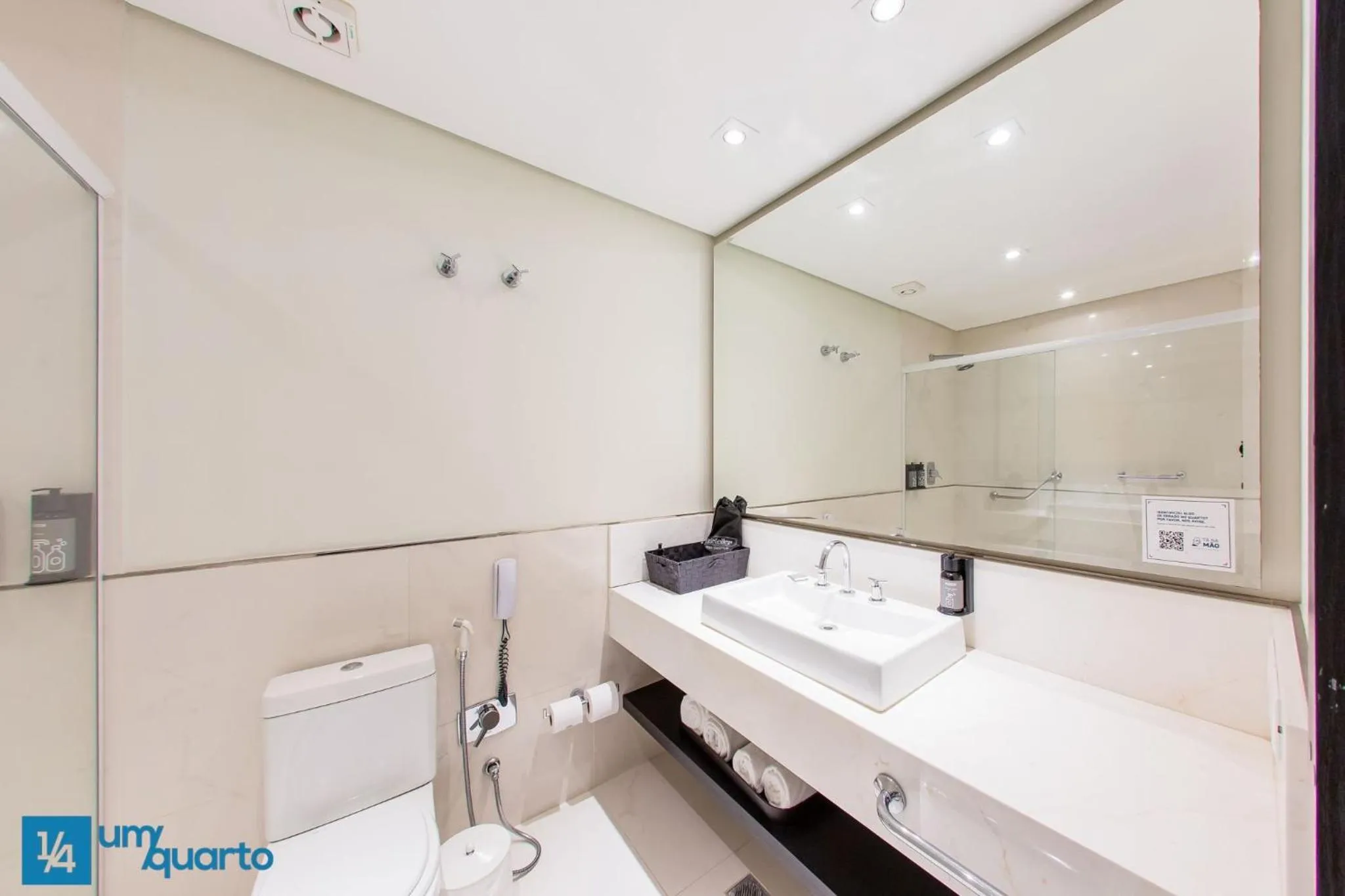 Toilet in Manhattan Floor