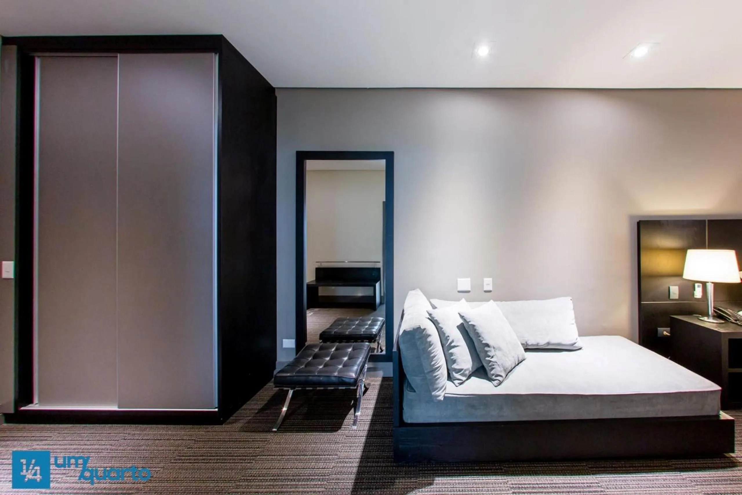 Bedroom, Bed in Manhattan Floor