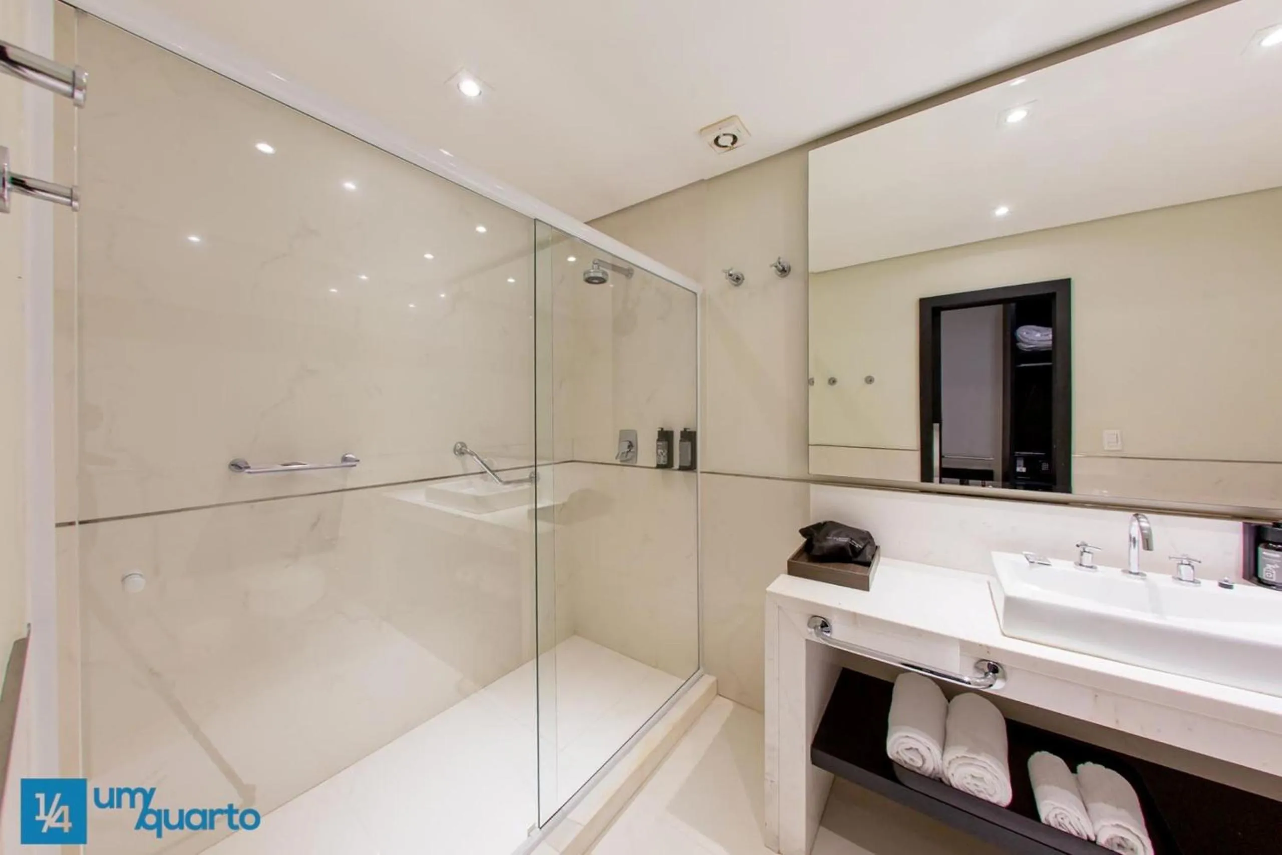 Bathroom in Manhattan Floor