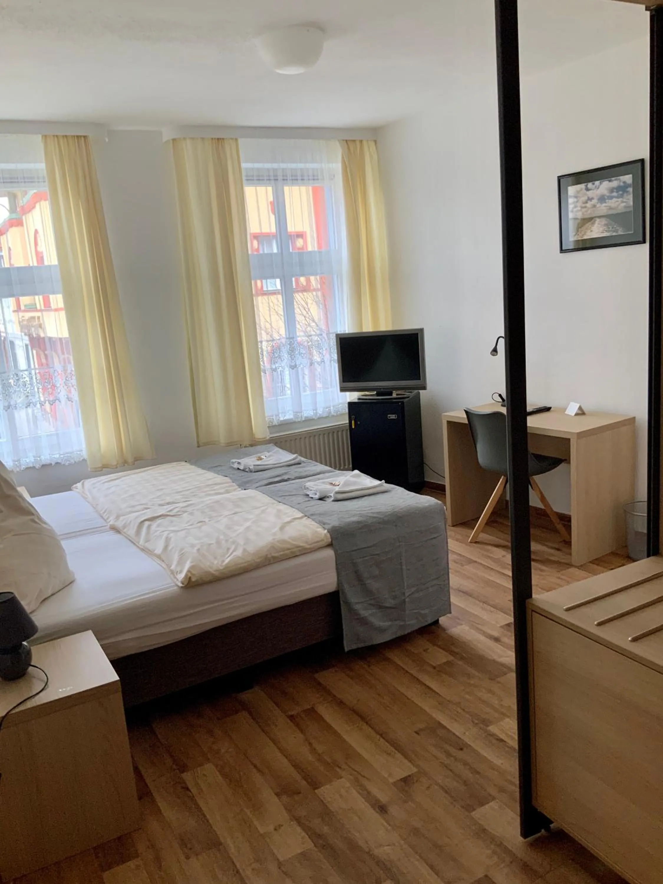 Photo of the whole room, Bed in Bluhm's Hotel & Restaurant am Markt