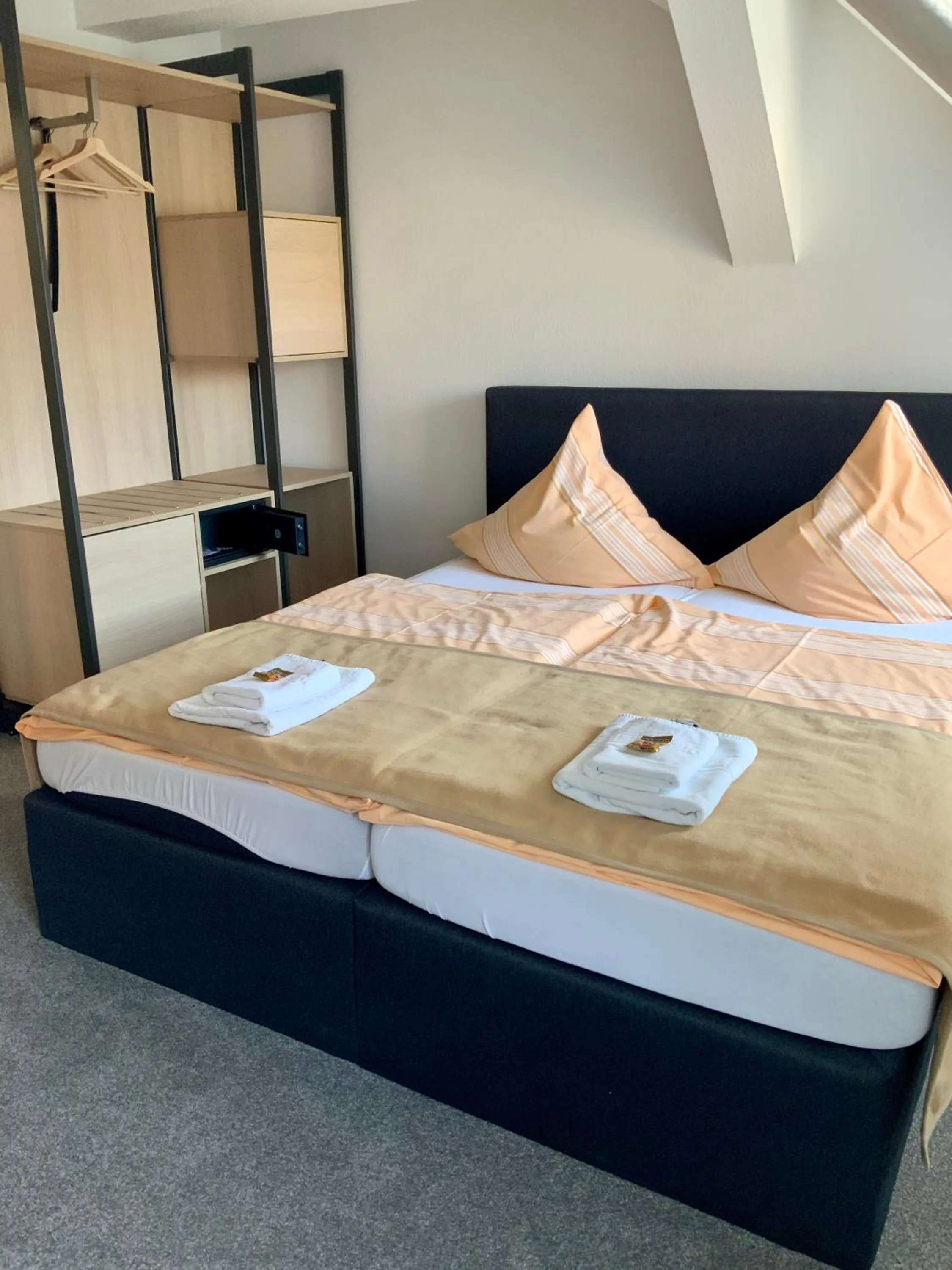 Photo of the whole room, Bed in Bluhm's Hotel & Restaurant am Markt