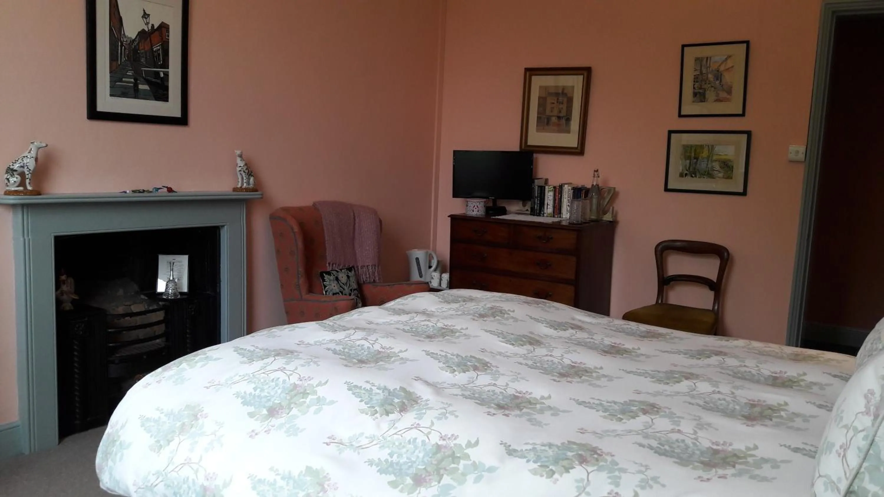 Bed in Glebe House Muston