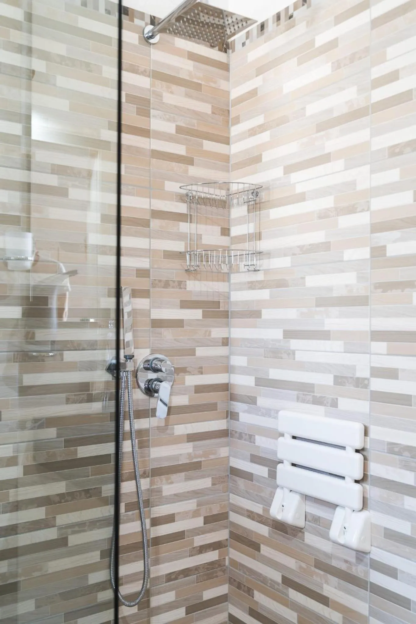 Shower in B&B Gonare